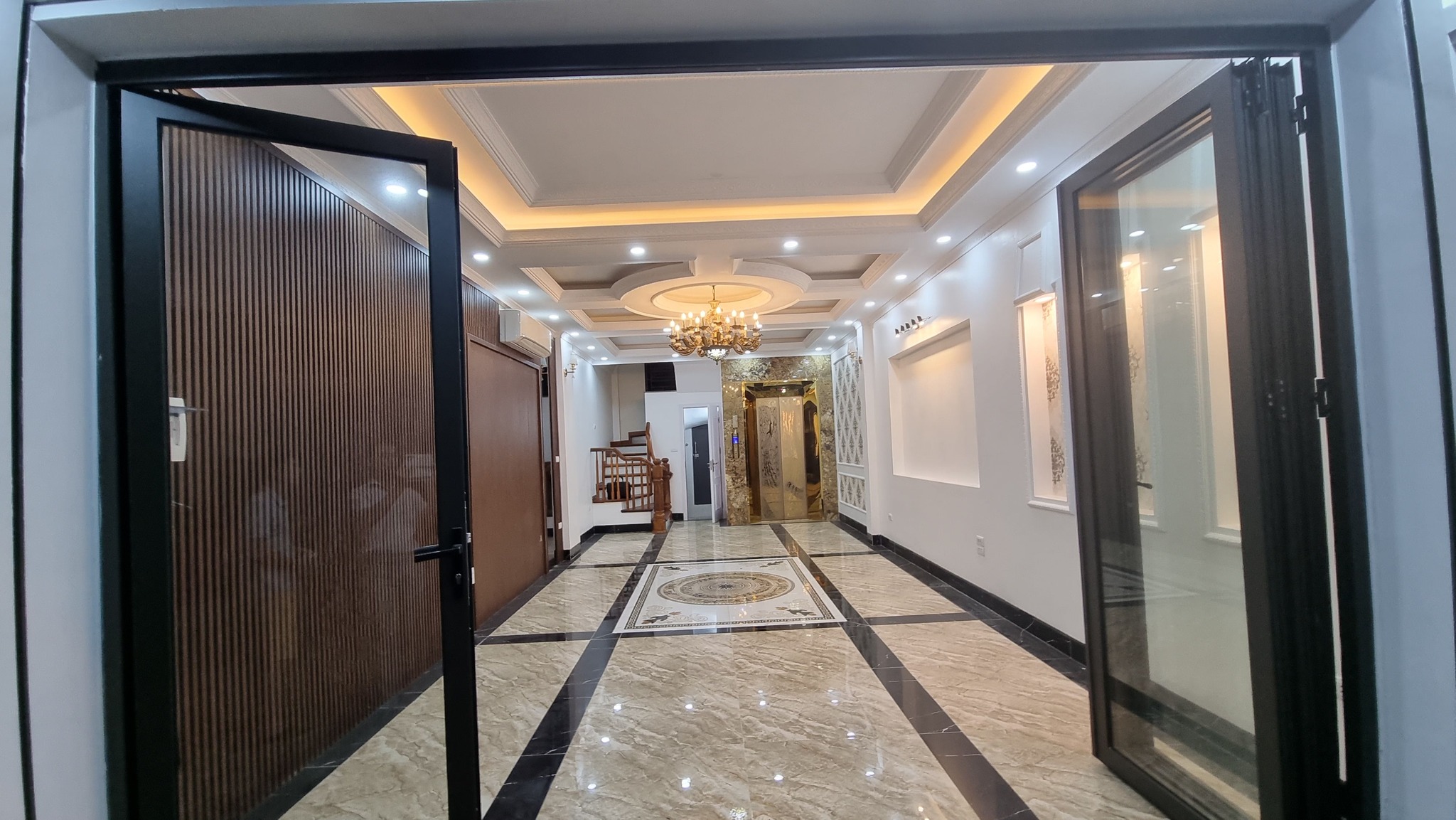 Bán tòa nhà 145m2 phố Nhật Chiêu, Tây Hồ 36 Căn hộ View Hồ Dòng tiền 3 tỷ/năm Giá 34.1 Tỷ