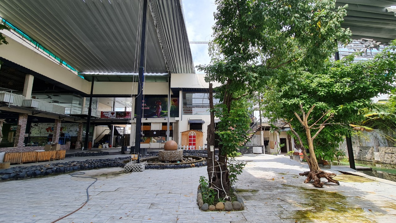 Biệt Thự sân vườn giữa lòng Sài Gòn! Tọa lạc MT Lê Trọng Tấn, P. PT, Q. Tân Phú