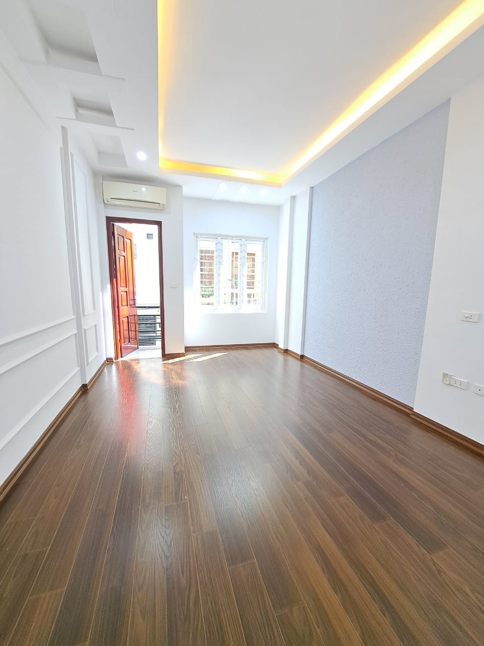 BÁN NHÀ NGÕ 69A/131 HOÀNG VĂN THÁI, 41M2x6T GIÁ CHỈ 7 TỶ, THANG MÁY, LÔ GÓC.