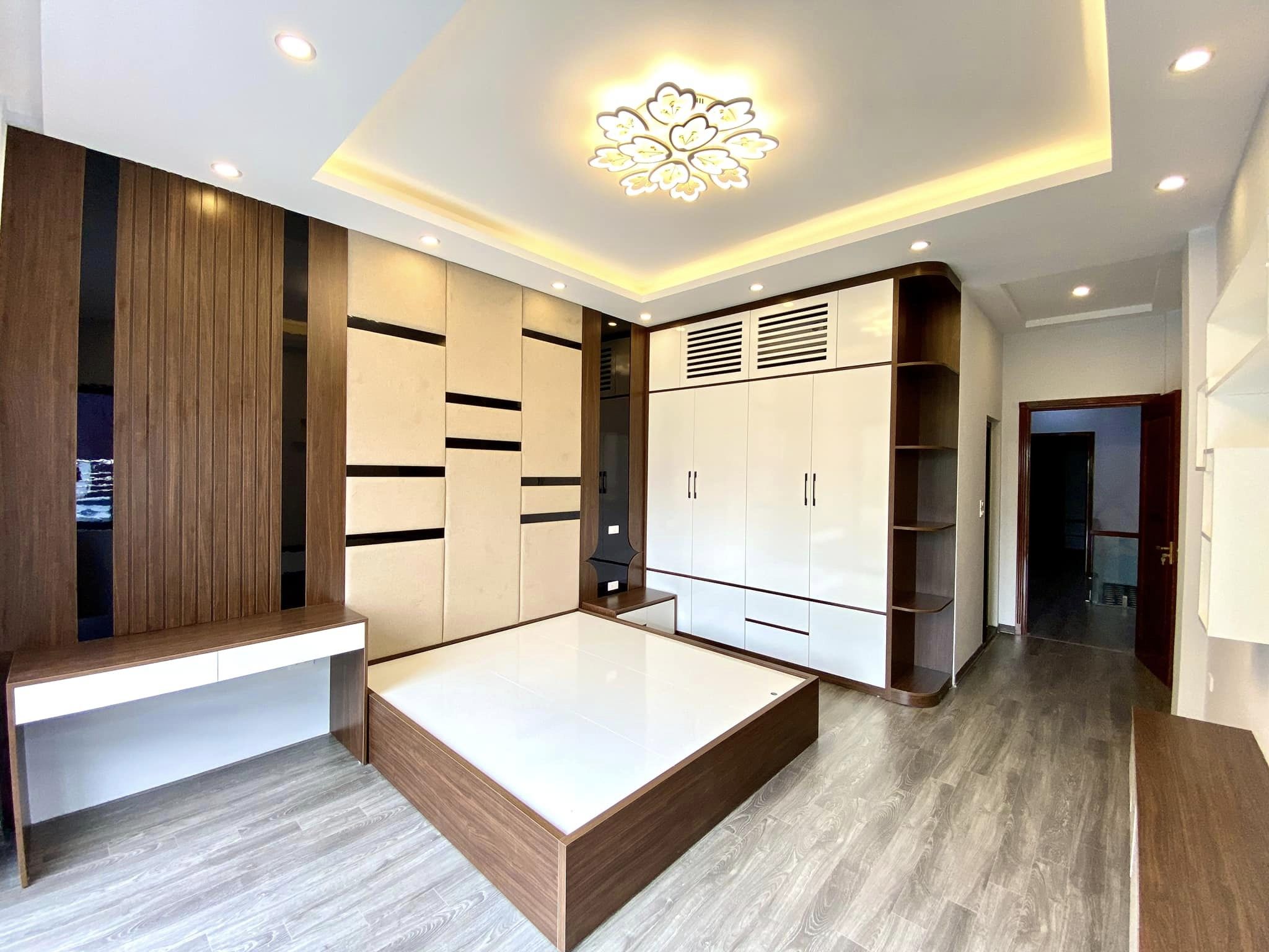 Bán tòa nhà 144m2 phố Nhật Chiêu, Tây Hồ 36 phòng View Hồ Dòng tiền 3 tỷ/năm Giá 34.1 Tỷ