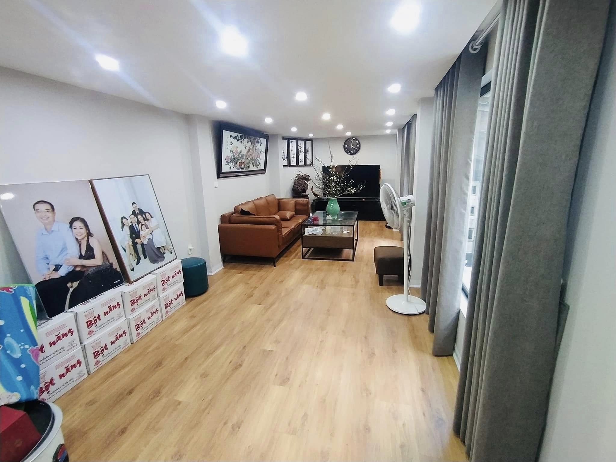 Bán nhà 49m2 phố An Dương, Tây Hồ Gara Ô tô XỊN 6 phòng Thang máy 8.4 Tỷ.