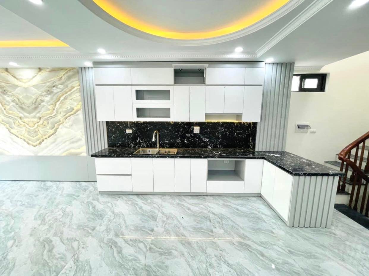 CẦN BÁN NHÀ ĐẸP LÔ GÓC - KD- VỈA HÈ -OTO TRÁNH 50M QUẬN HOÀNG MAI CHỈ NHỈNH 11 TỶ