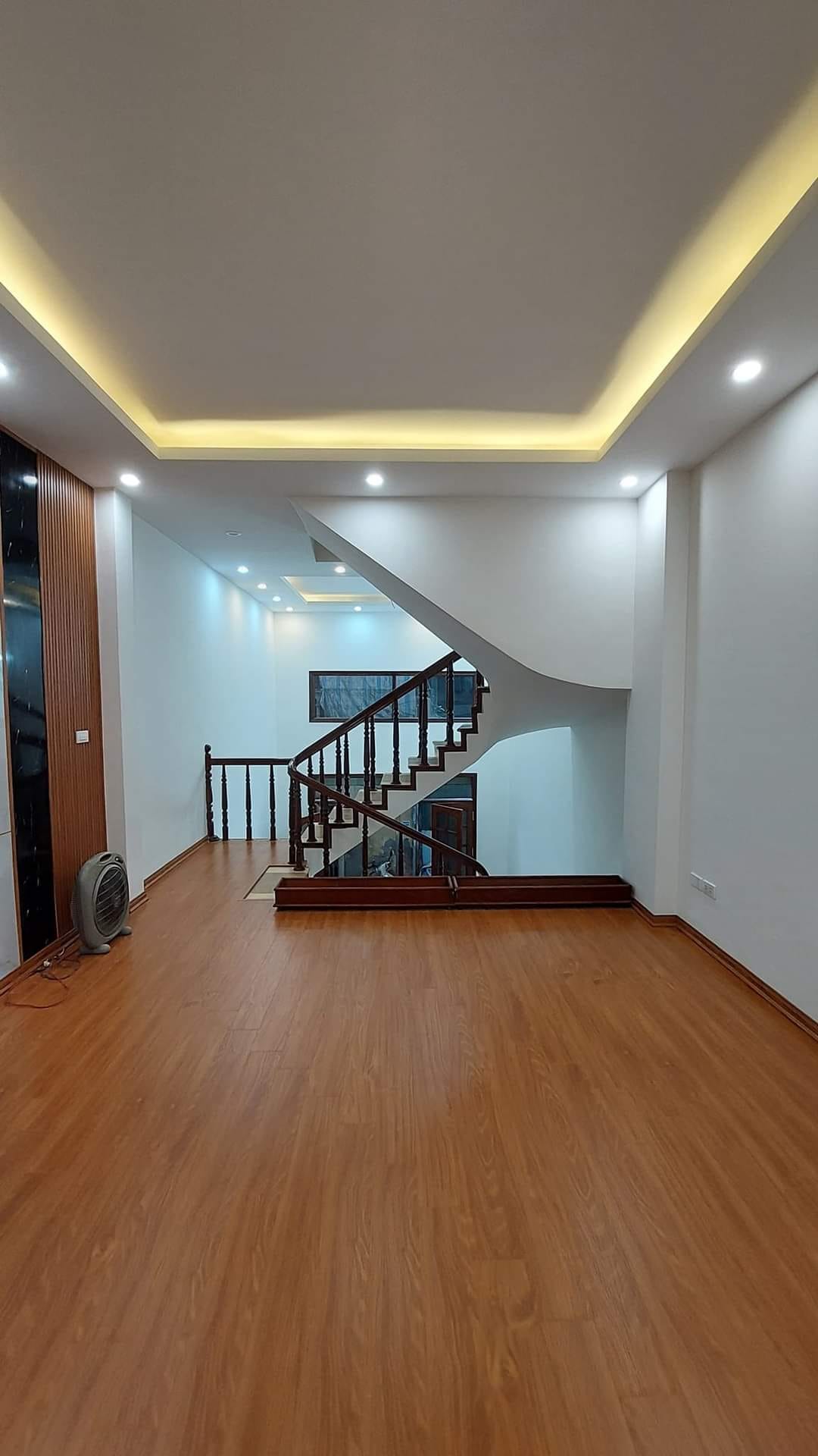 Bán nhà 95m2 phố Hồng Tiến, Long Biên Gara 2 Ô tô 6 tầng Thang máy Nhập Giá 13.2 Tỷ