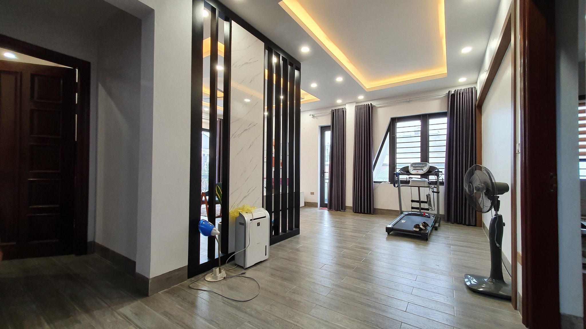 Bán nhà 78m2 phố Hồng Tiến, Long Biên Gara Ô tô tránh Thang máy XỊN Đẳng cấp Dân chơi Giá 12.4 Tỷ