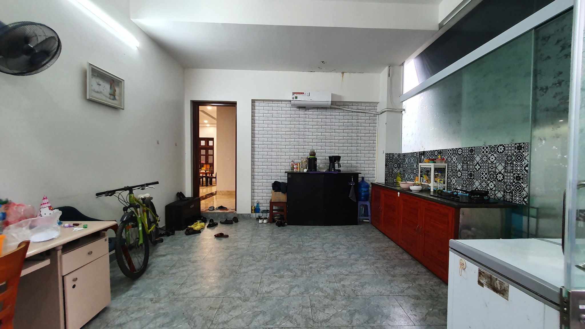 Bán nhà 77m2 phố Hồng Tiến, Long Biên Gara Ô tô đua Thang máy Đẳng cấp Đại gia Giá 12.2 Tỷ