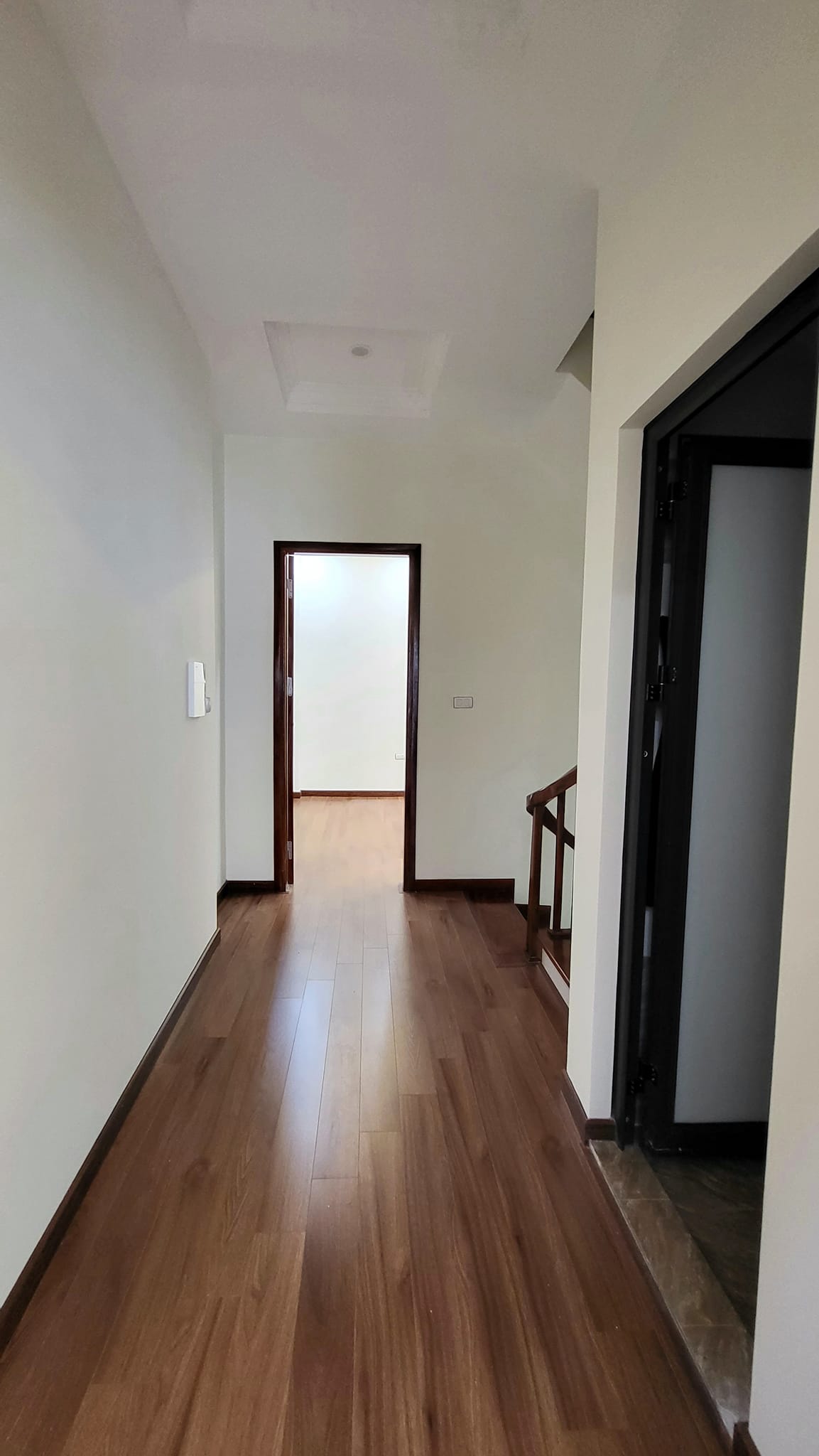 Bán căn nhà 43m2 phố Nghi Tàm, Tây Hồ Chủ tự xây 3 phòng Ô tô phi 10m 3.3 Tỷ