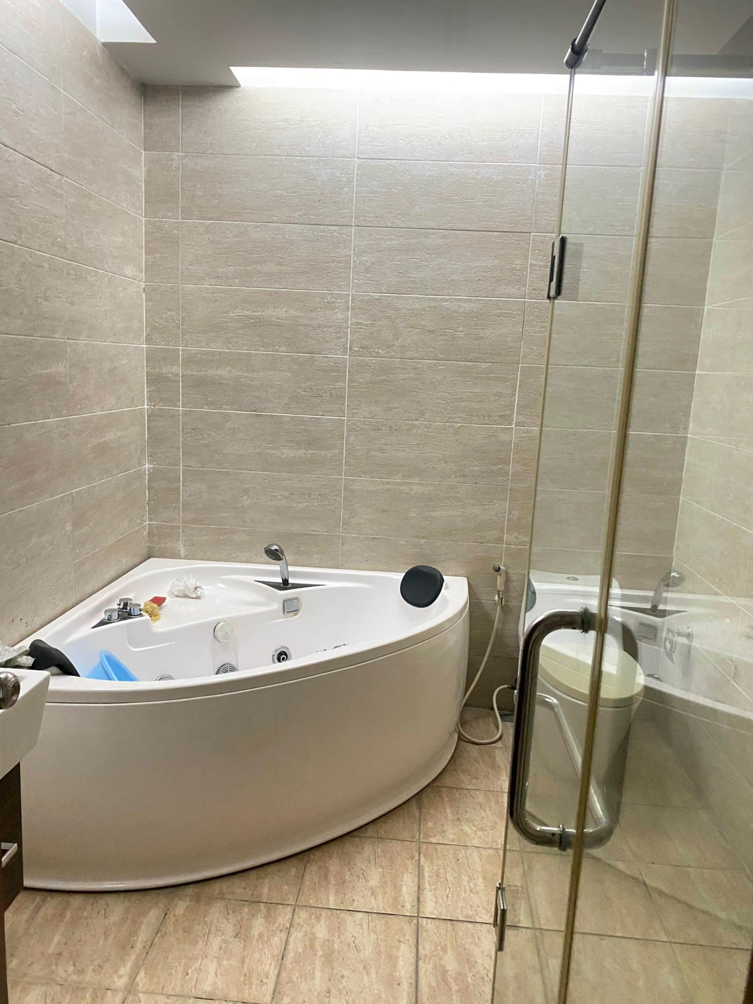 75m 5 Tầng Mặt Tiền 4.2m Phố Nguyễn Ngọc Vũ Phân Lô Kinh Doanh Sầm Uất Ngày Đêm.Vỉa Hè Đá Bóng. Vị Trí Đẹp Công Viên