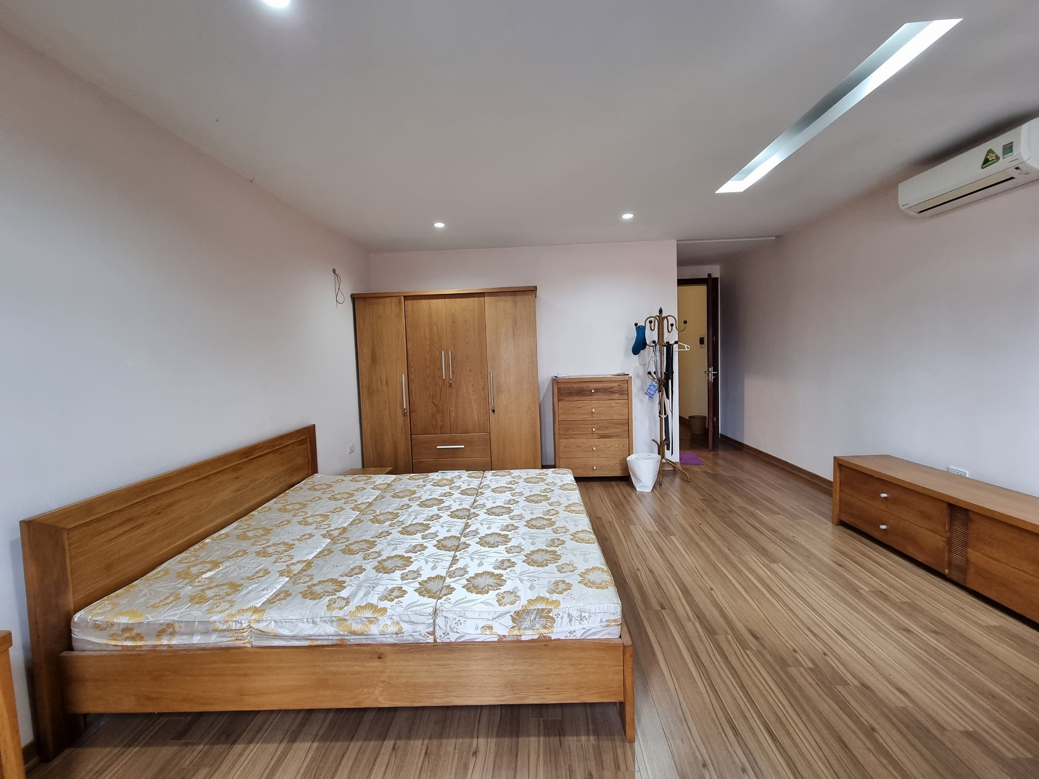 68m 7 Tầng Mặt Tiền 4.5m Nhỉnh 12 Tỷ Tòa Nhà View Hồ Thang Máy Nhập Khẩu Phố Nguyễn Ngọc Vũ Cầu Giấy. Ô Tô Đỗ Cửa Dừng