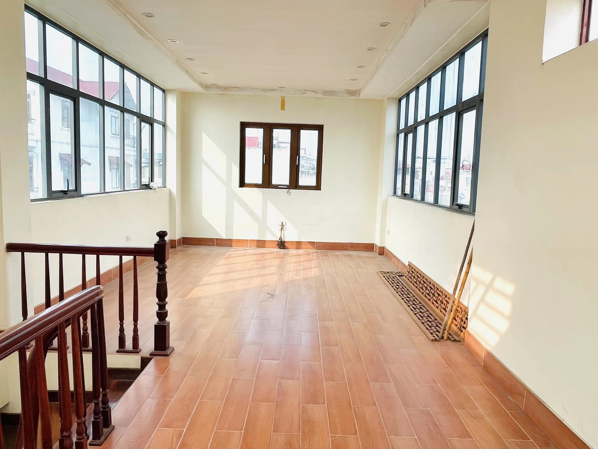 56m 6 Tầng Mặt Tiền 5m Phân Lô Ô Tô Dừng Đỗ Phố Phạm Tuấn Tài. Gần các trường đại học, vỉa hè rộng kinh doanh đỉnh