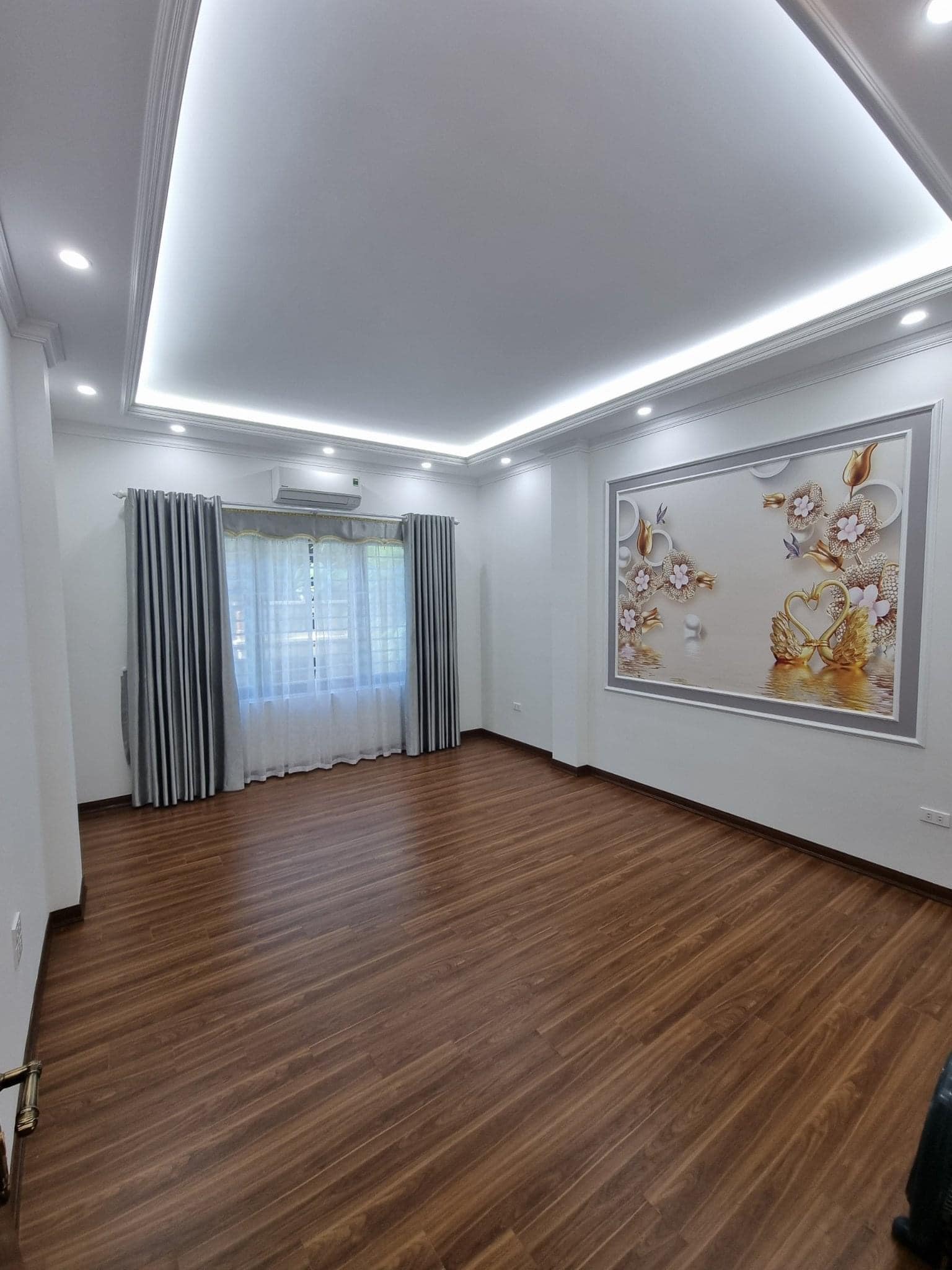 97m Mặt Tiền 5.3m Phân Lô Ô Tô Thang Máy Nhập Khẩu Vị Trí Cực Đẹp. Giao Thông Đi Lại Thuận Lợi. Chủ Cần Bán Nhanh Lo