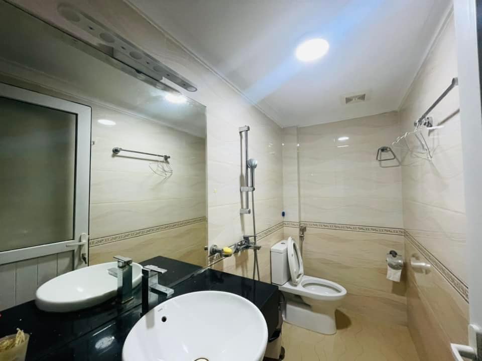 87m 7 Tầng Mặt Tiền 4.6m Nhỉnh 14 Tỷ Phố Nguyễn Văn Huyên Trung Tâm Cầu Giấy. Dòng Tiền Tự Khai Thác 800 Triệu 1 Năm.