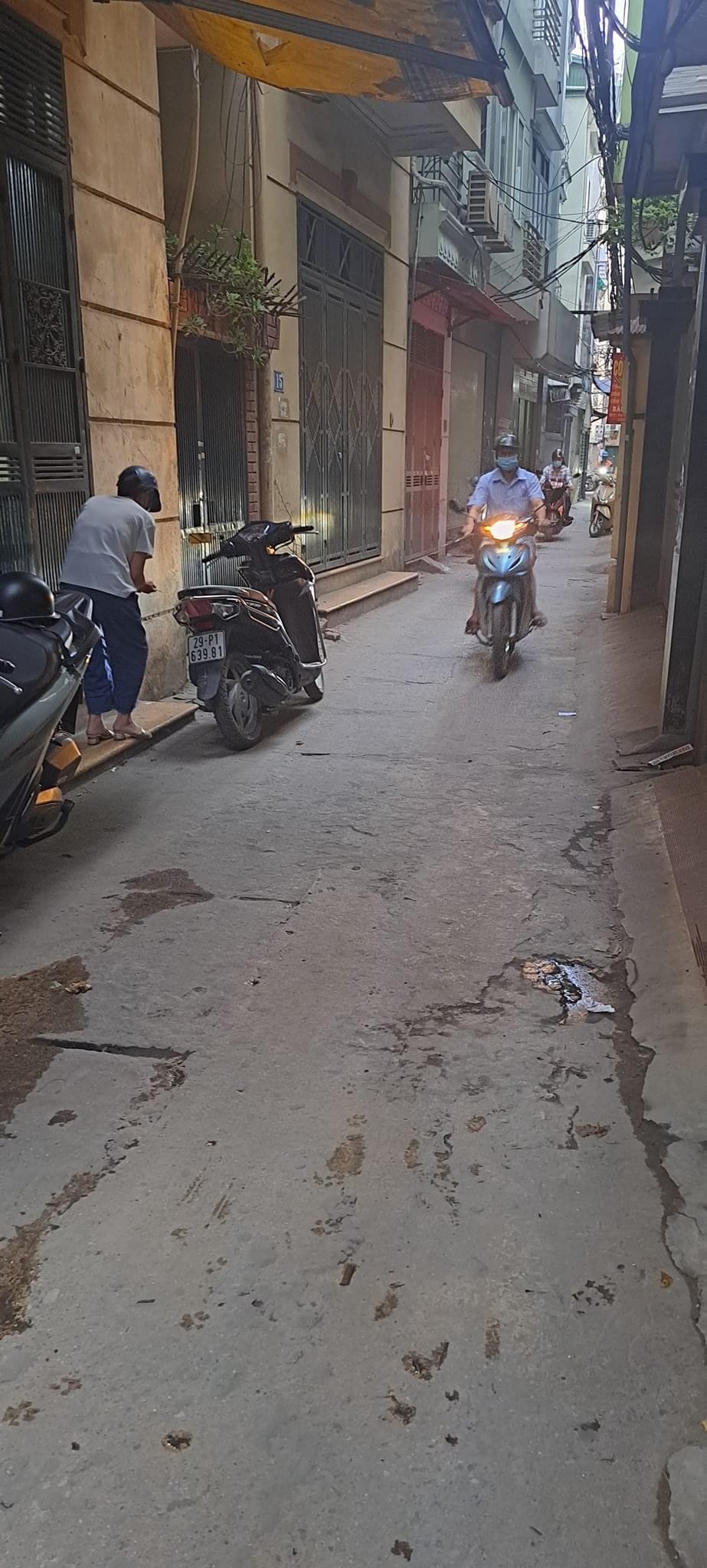 BÁN NHÀ 5 TẦNG TRẦN THÁI TÔNG, CẦU GIẤY - NGÕ THÔNG Ô TÔ NHỎ QUA CỬA, KINH DOANH SẦM UẤT CÁC LOẠI HÌNH. VỪA Ở VỪA CHO