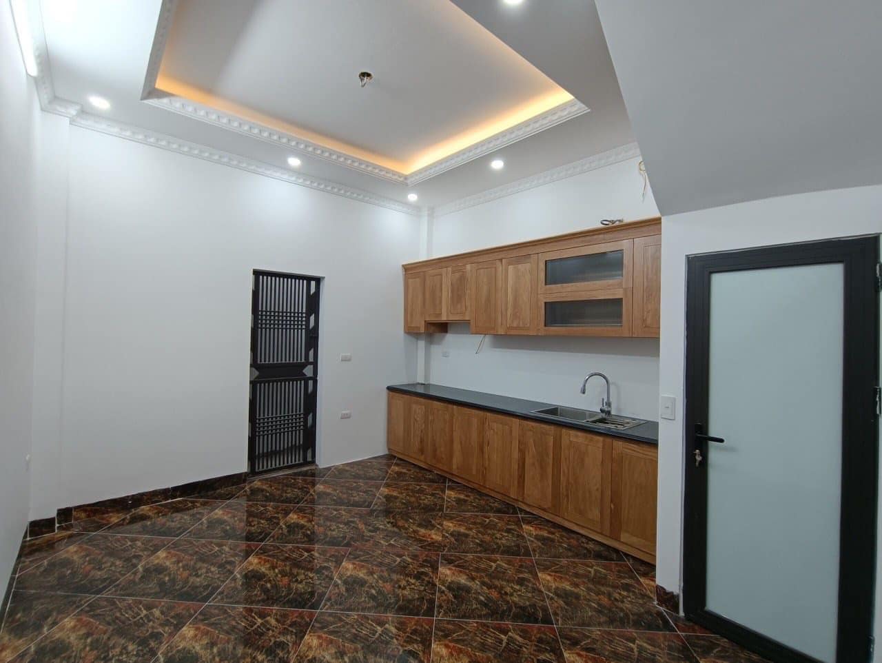 BÁN NHÀ KHU VÍP THÁI HÀ 25M 3 TẦNG LÔ GÓC,30M Ô TÔ TRÁNH GIÁ NHỈNH 2TỶ ĐỐNG ĐA