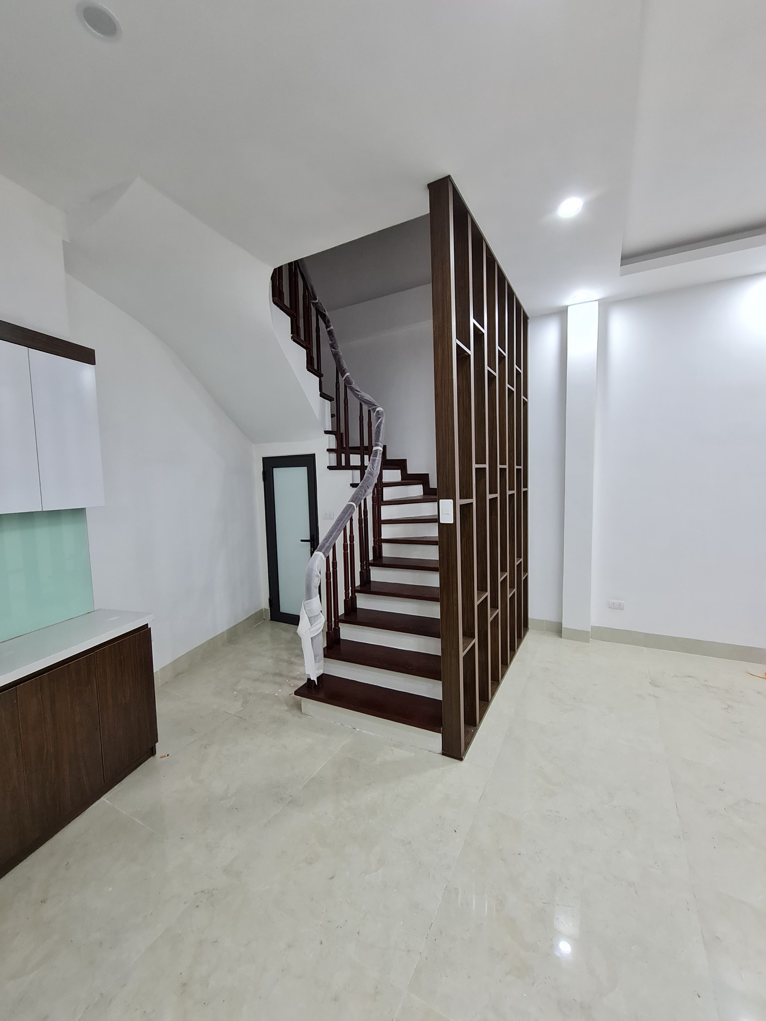 Nhà xây mới đẹp - GẦN Ô TÔ - TT Cầu Giấy - NGÕ THÔNG - Về ở luôn - Giá 5.9 TỶ