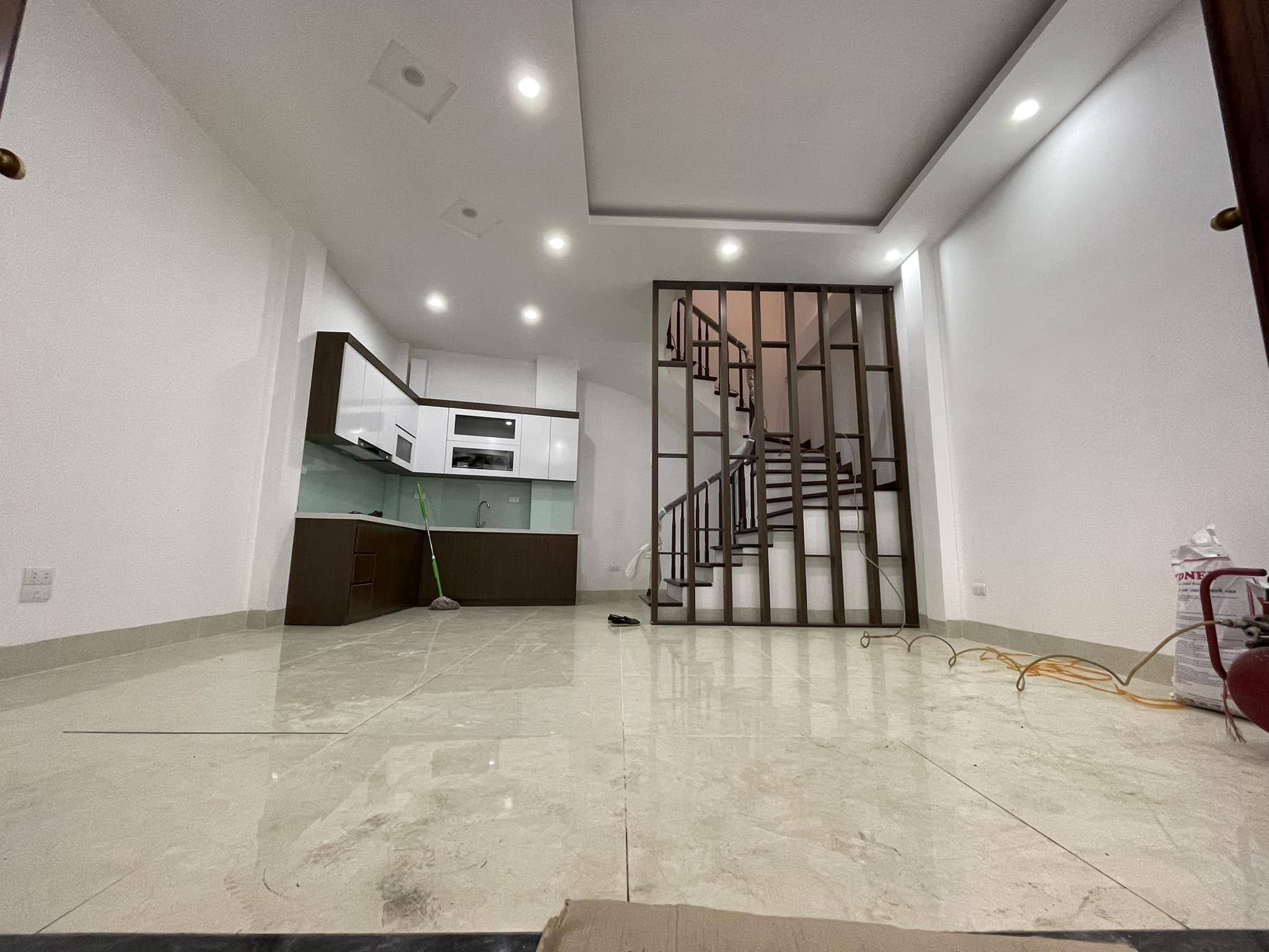 Nhà đẹp xây mới - GẦN Ô TÔ - TT Cầu Giấy - NGÕ THÔNG - Giá 4.88 TỶ