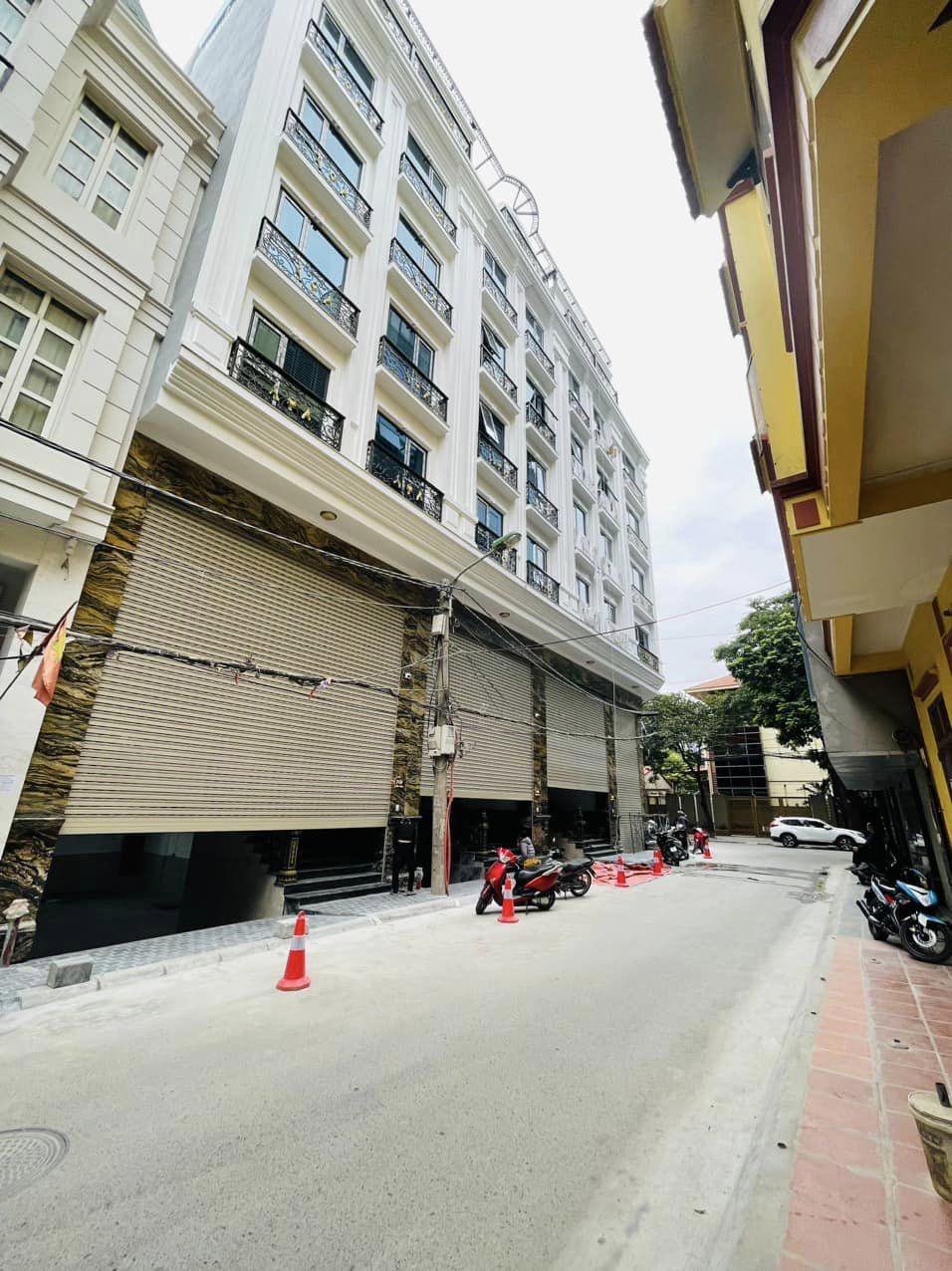 Bán Tòa VP 9 Tầng Mễ Trì – 100M2 MT 6.7M 34 Tỷ Có Hầm-Phân Lô Ô TÔ Tránh