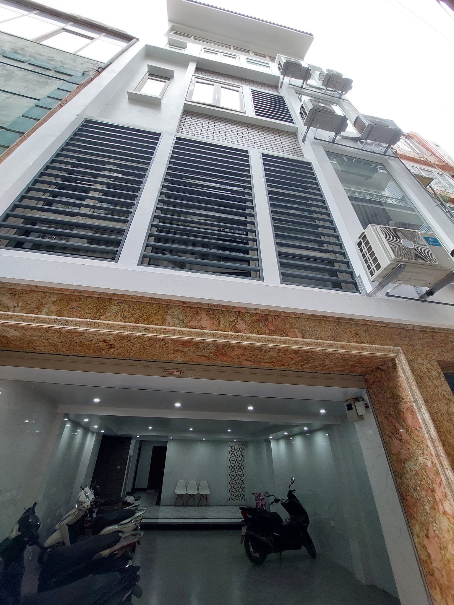 LIỄU GIAI BA ĐÌNH TÒA 6 TẦNG 13 CĂN HỘ 1 KHÁCH 2 NGỦ OTO THU 130 TRIỆU 155M MT 6M 24.2 TỶ