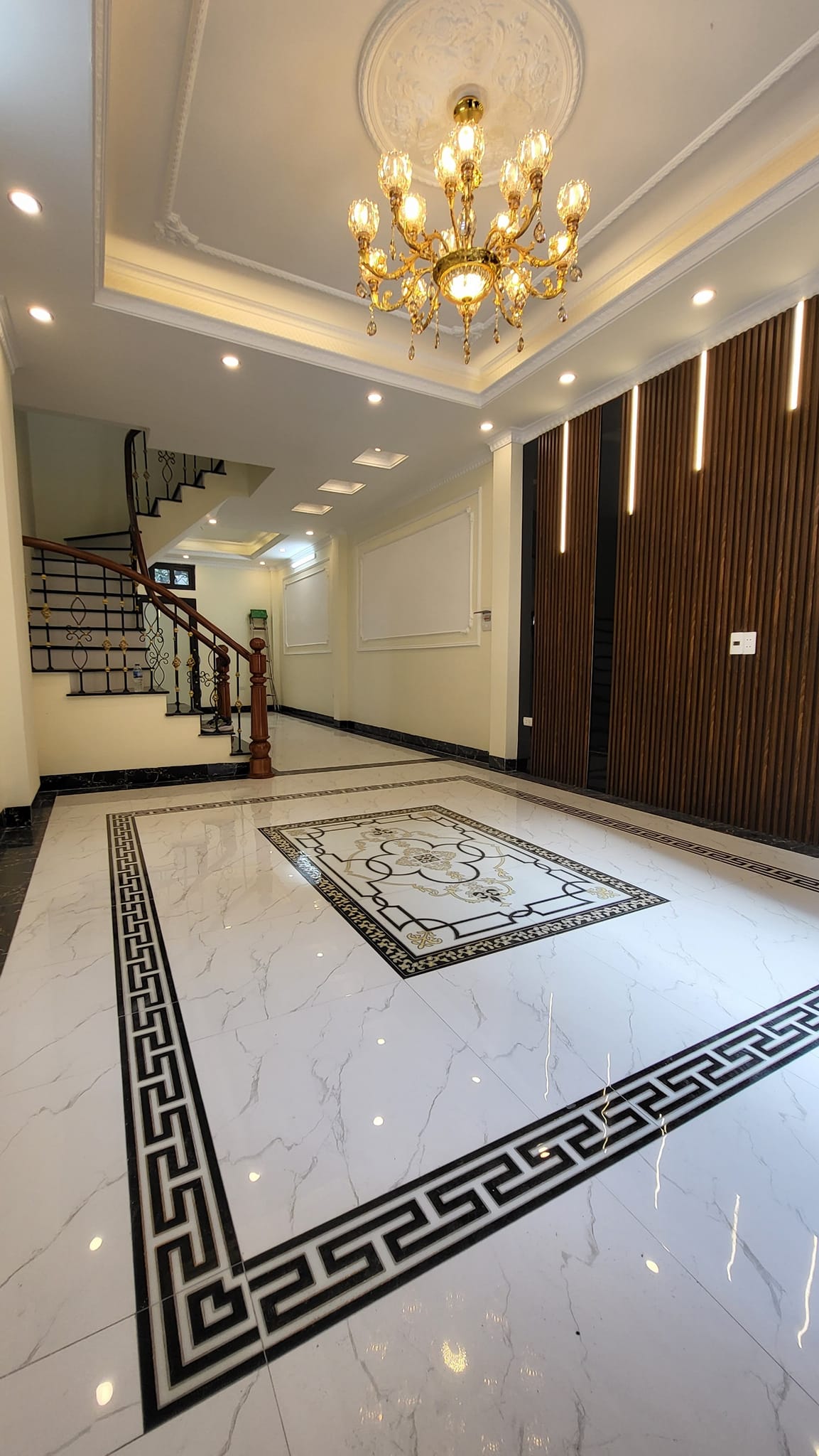 Bán biệt thự 137m2 phố Nghi Tàm, Tây Hồ Gara 3 Ô tô Kinh doanh vô địch 17.4 Tỷ.