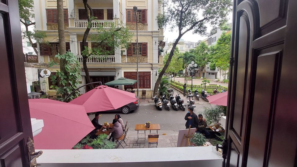 BIỆT THỰ TRUNG HÒA - VIEW CÔNG VIÊN - VỈA HÈ Ô TÔ TRÁNH - AN NINH 24/7 - MT 10M