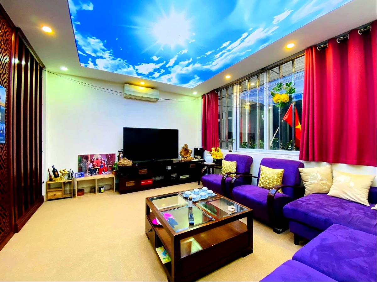 BÁN NHÀ NGÕ 37 PHỐ TRẦN QUỐC HOÀN: 55m2, MT 6.5m, ôtô Mec vào, KD thu về 200tr.