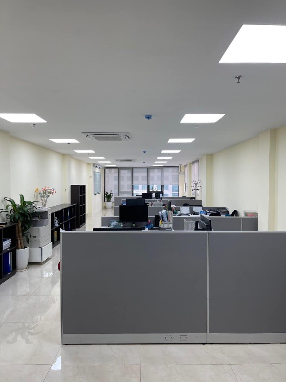 Bán nhà Lô góc,thang máy phố Văn Cao,Ba Đình, vỉa hè ôtô tránh, 100m2 x6Tầng, giá 22 tỷ.