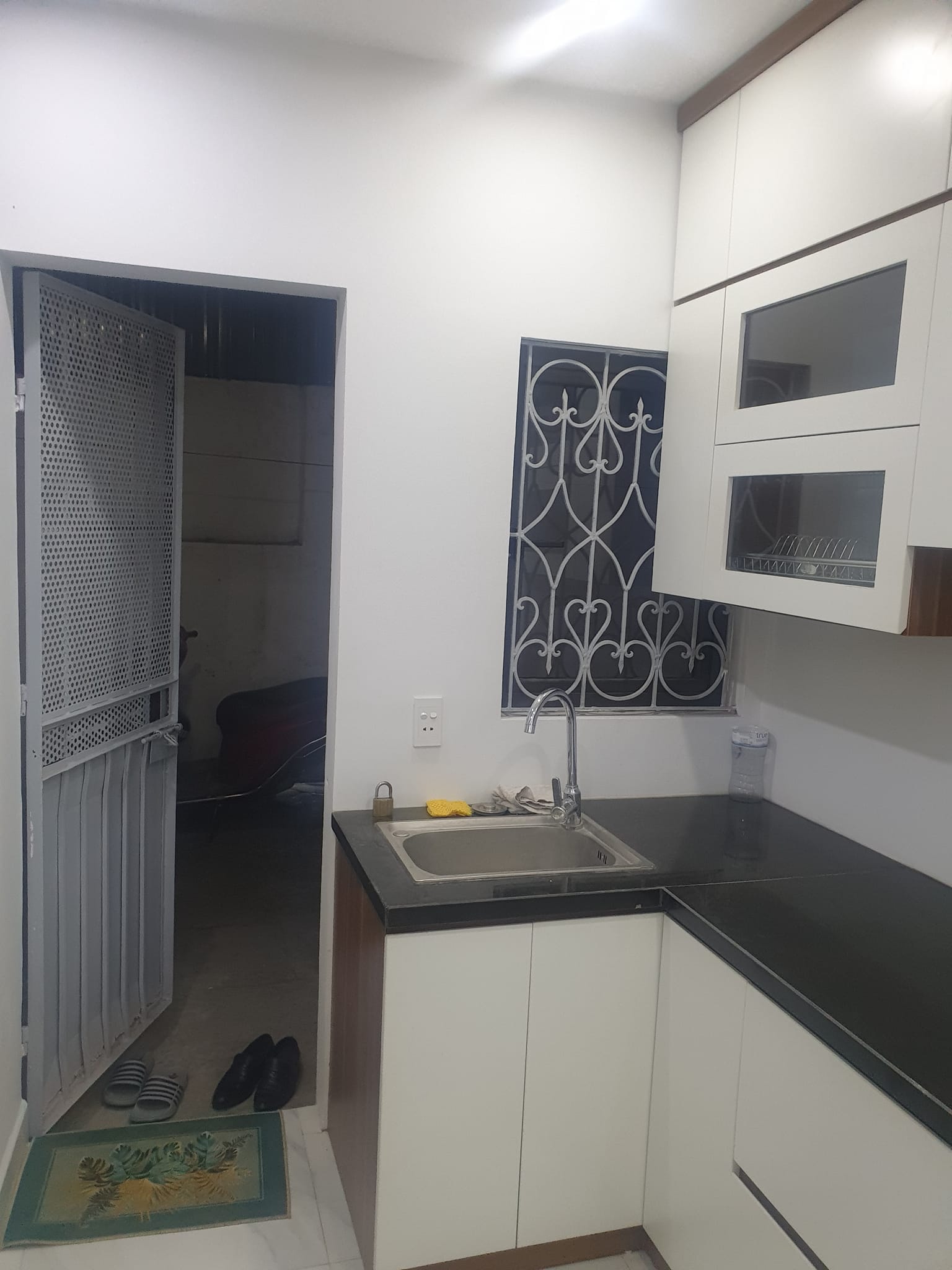 Tập thể bưu điện Hoàng Cầu tầng 1, thoáng trước sau Ở LUÔN, Ô tô.55m, .