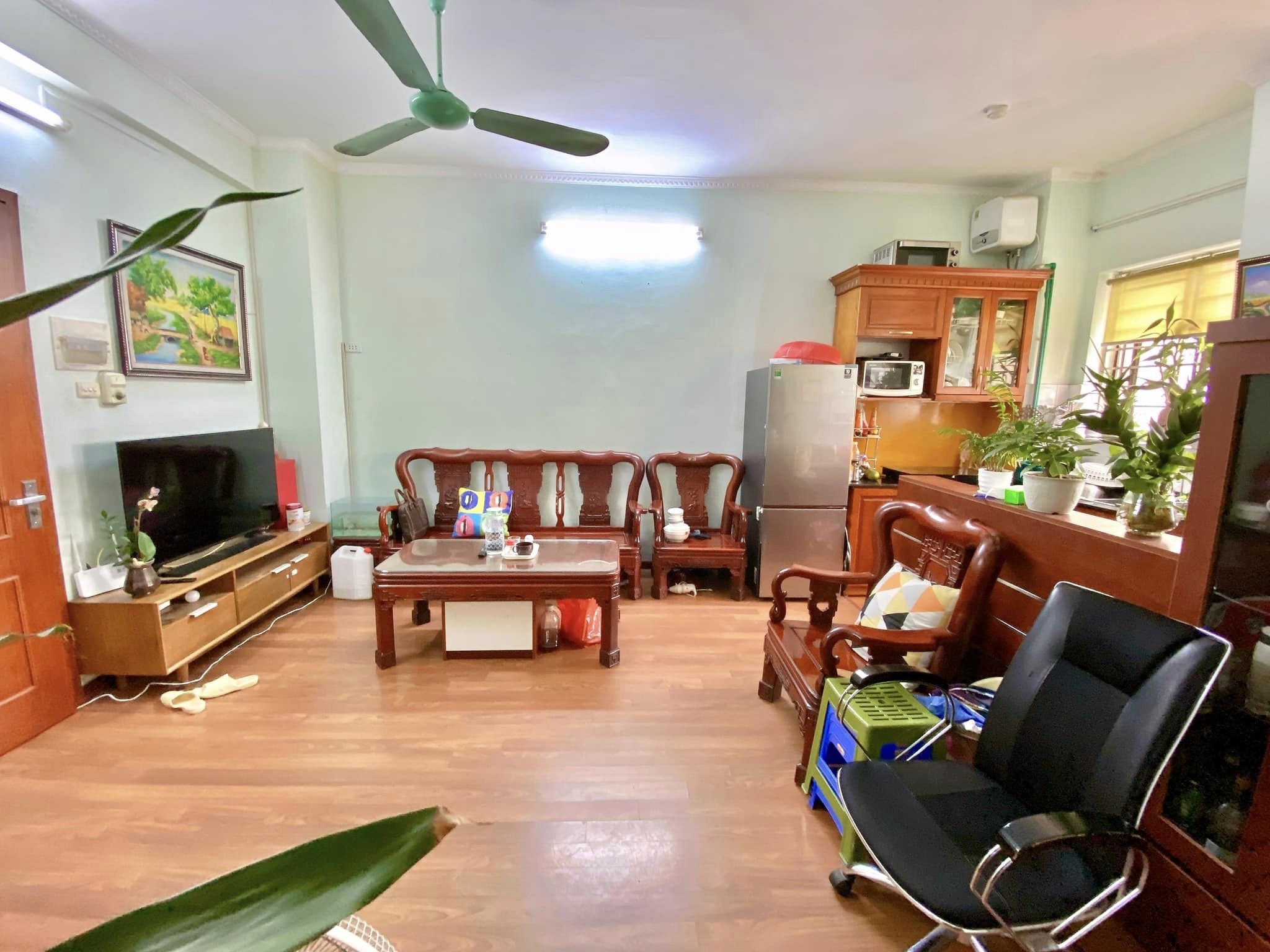 Nhà đẹp ở ngay - mặt ngõ rộng như mặt phố ô tô tránh đỗ trước cửa- khu vực víp - nở hậu