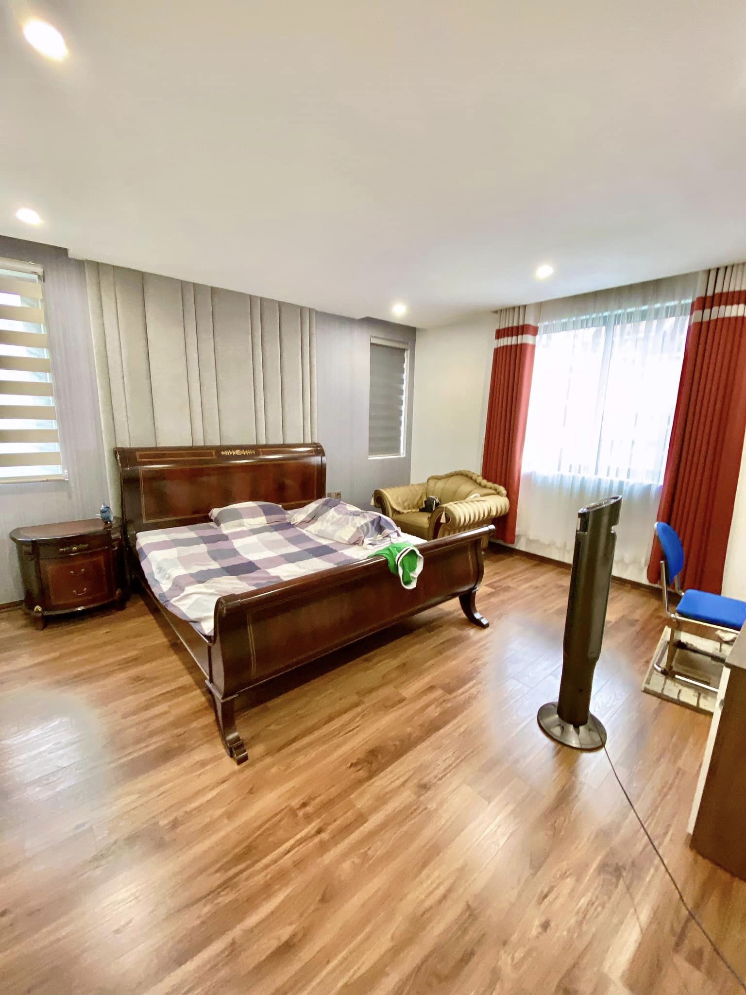 Nhà phố Thái Hà Đông Đa thang máy ga ra ô tô 2 thoáng 12 tỷ.