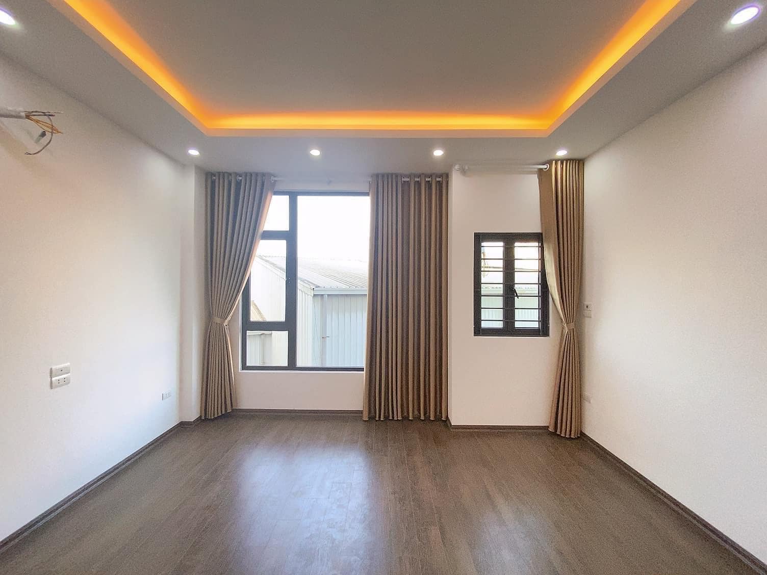 BÁN NHÀ LÔ GÓC - HÀNG XÓM KĐT VĂN KHÊ- NHÀ MỚI VẠN PHÚC 36M2, 5TẦNG, 4,5M MẶT TIỀN, GIÁ 4,3TỶ, HÀ ĐÔNG