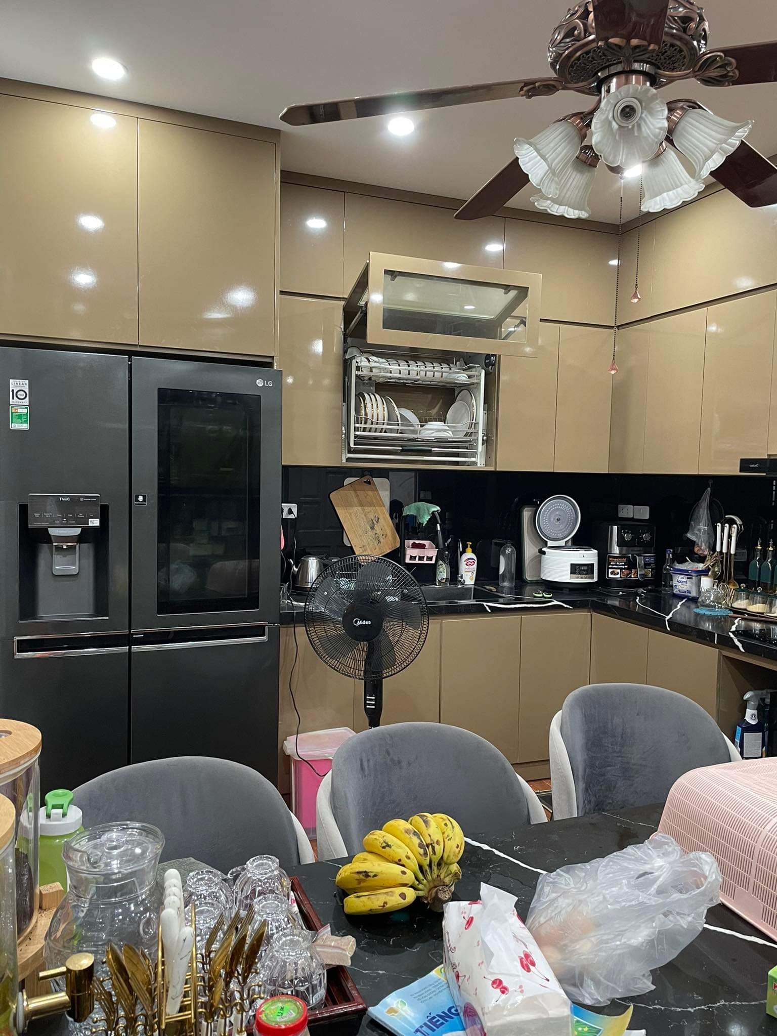 Bán căn nhà 104m2 phố Nguyễn Văn Cừ, Long Biên Gara Ô tô Thang máy Nhập Kinh doanh 13.5 Tỷ