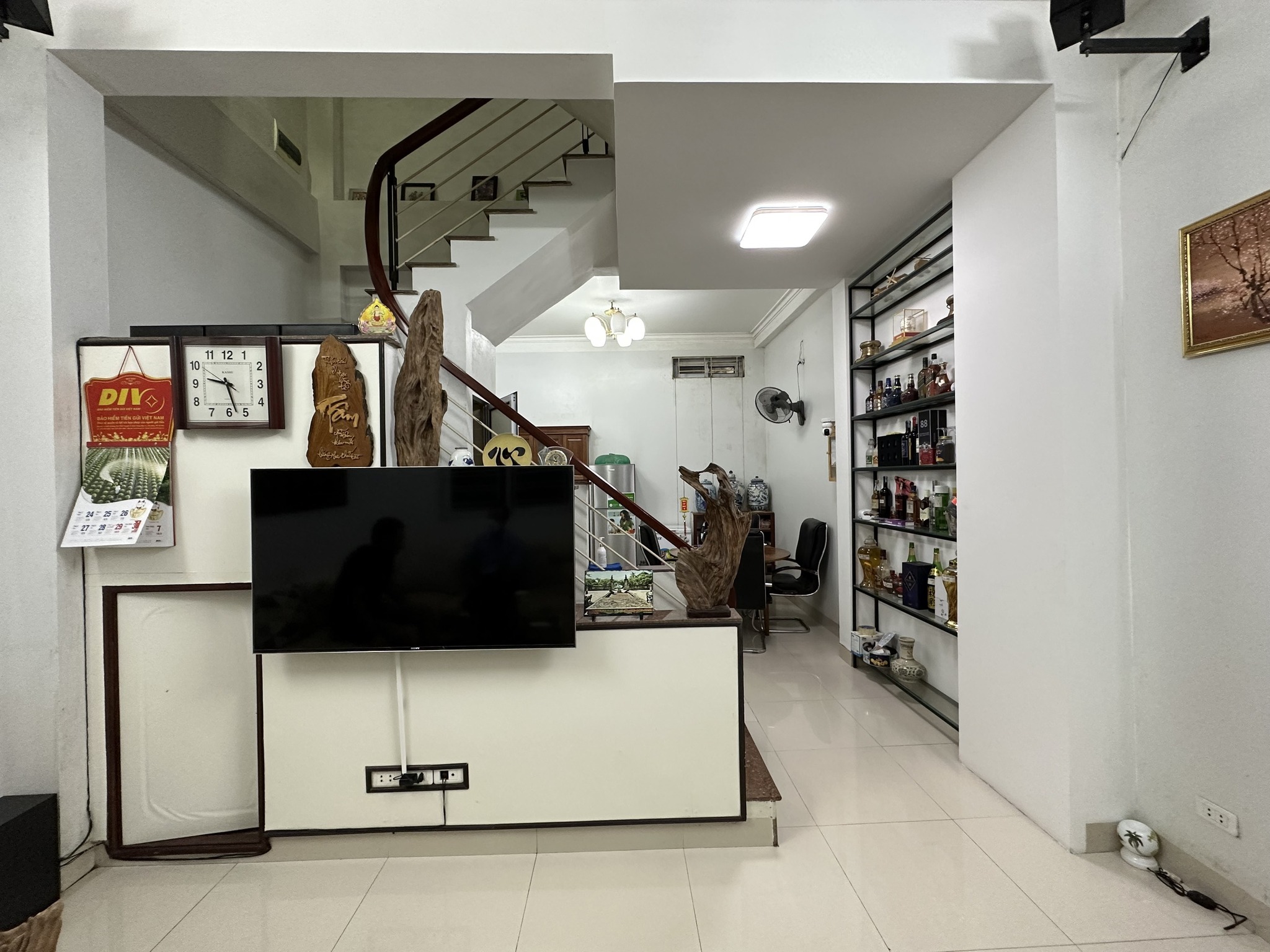 nhà quan hoa - xây khung cột bê tông cốt thépcực kỳ chắc chắn - ngõ rộng