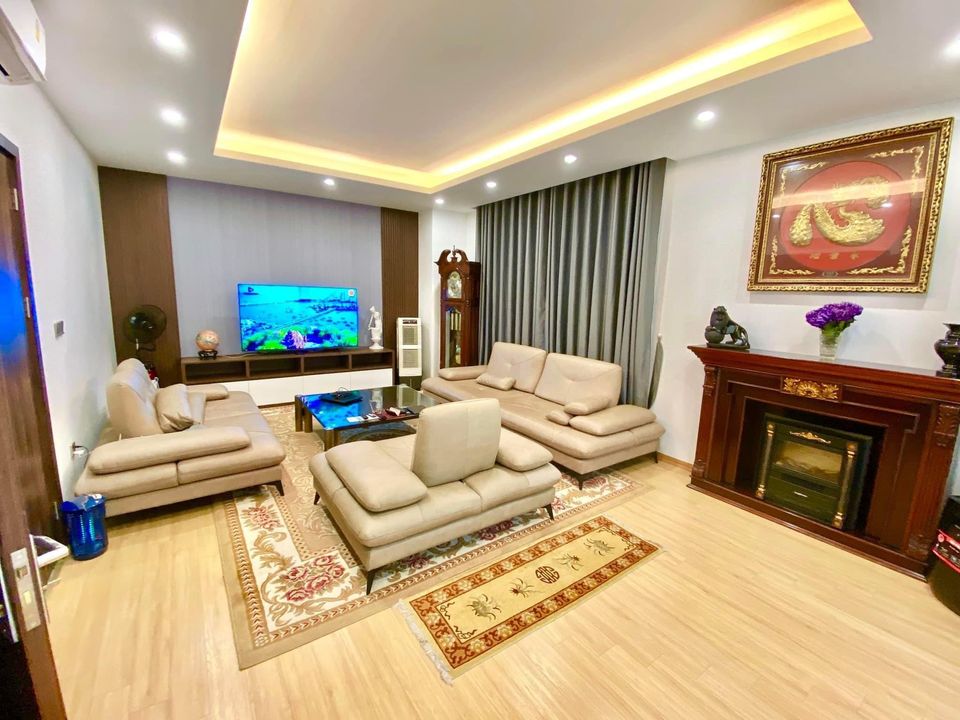 Nhafngay mặt phố -hoàng quốc viêtmặt tiền bề thế - khu phân lô - thoáng trước sau