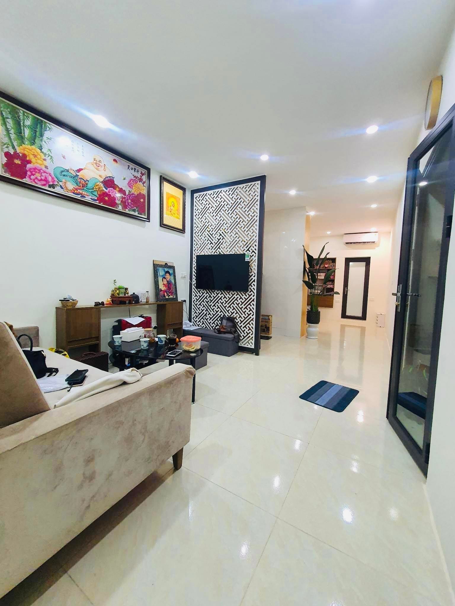 Tập thể Kim Liên, Đống ĐA, lô góc, full nội thất 100m, ô tô đỗ.