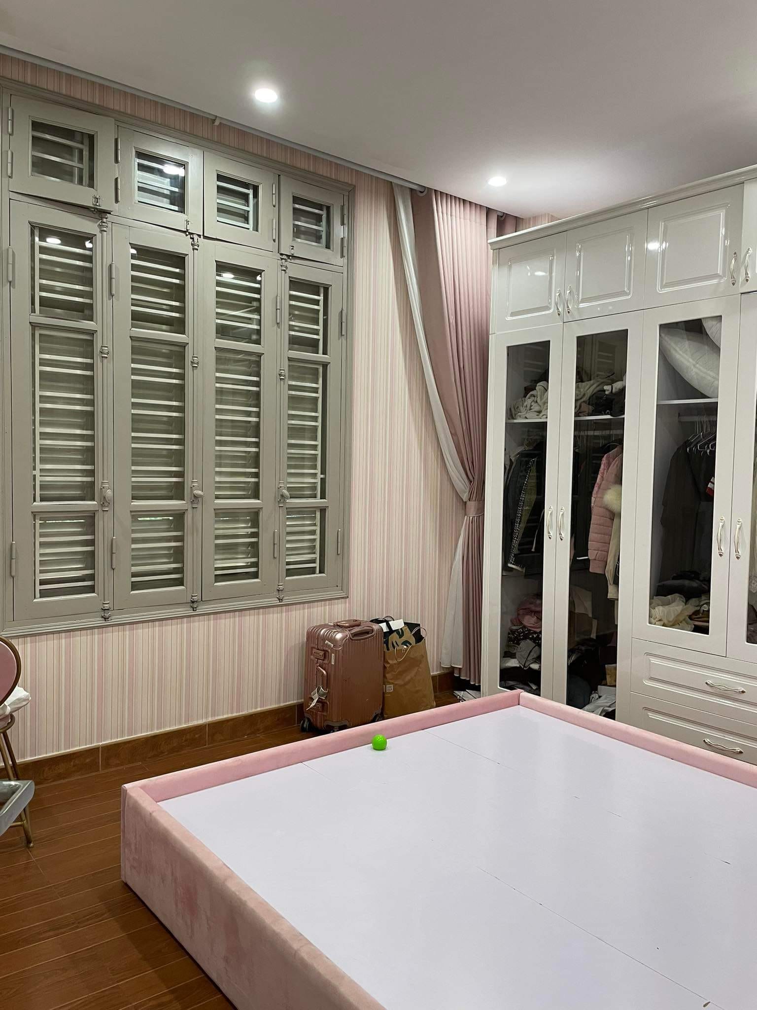 Bán căn nhà 104m2 phố Nguyễn Văn Cừ, Long Biên Gara Ô tô 7 chỗ Thang máy XỊN Kinh doanh đa dạng 13.2 Tỷ