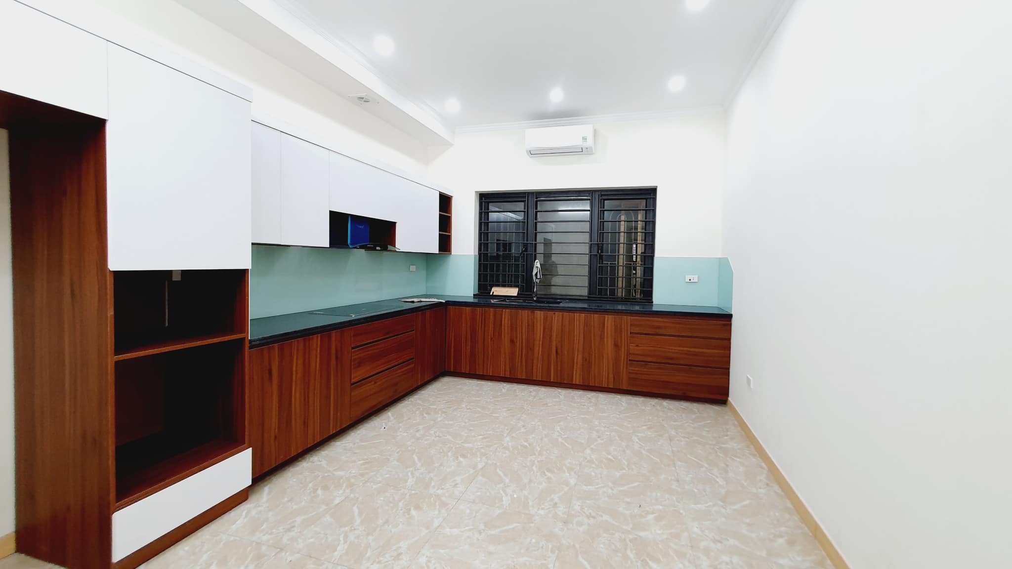 Bán căn nhà 103m2 phố Nguyễn Văn Cừ, Long Biên Gara Ô tô 7 chỗ Thang máy Kinh doanh vô đối 13.5 Tỷ