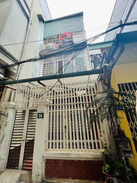 BÁN NHÀ 3 TẦNG HOA BẰNG, CẦU GIẤY DT 55M2 - 2 MẶT NGÕ OTO, 3M Ô TÔ TRÁNH, DỪNG ĐỖ, KHU VUI CHƠI GẦN NHÀ.