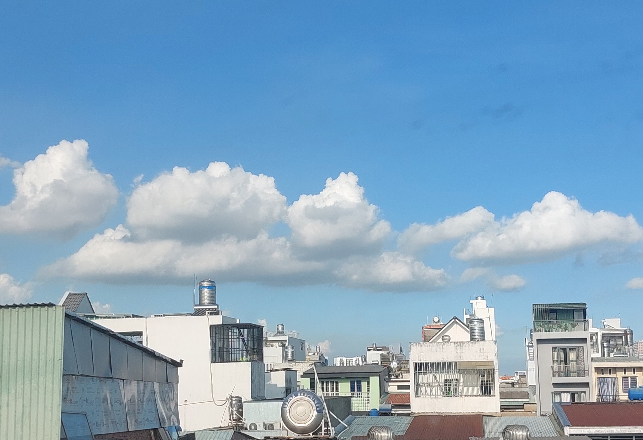 NHÀ GIÁP QUẬN 11, TÂN BÌNH ,TÂN PHÚ-SÁT CHỢ PHÚ LÂM-NỞ HẬU -TIỆN ÍCH ĐẦY ĐỦ