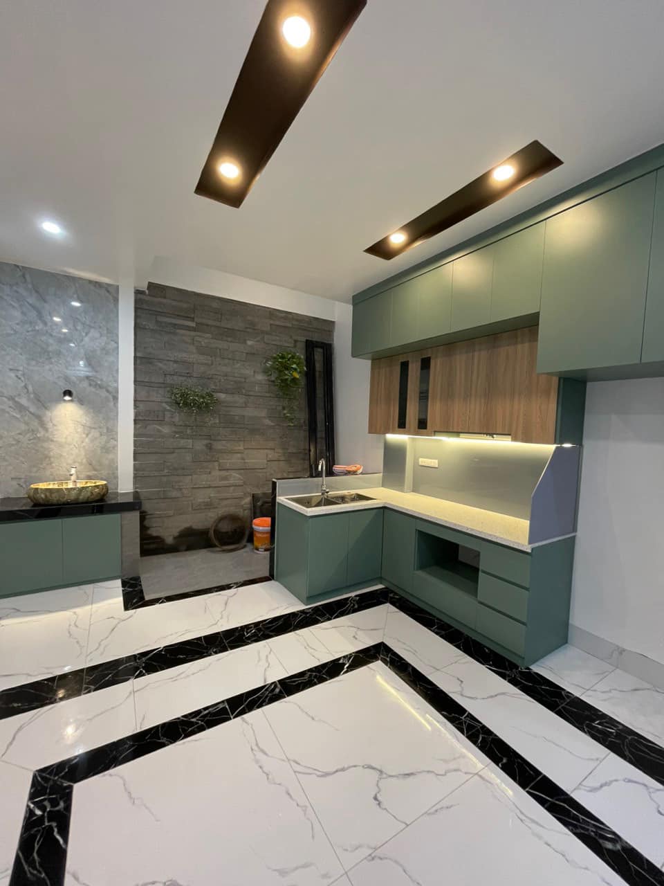 Bán nhà 41m2 phố Bồ Đề, Long Biên Gara Ô tô XỊN 7 ngủ Thang máy Nhập 6.5 Tỷ