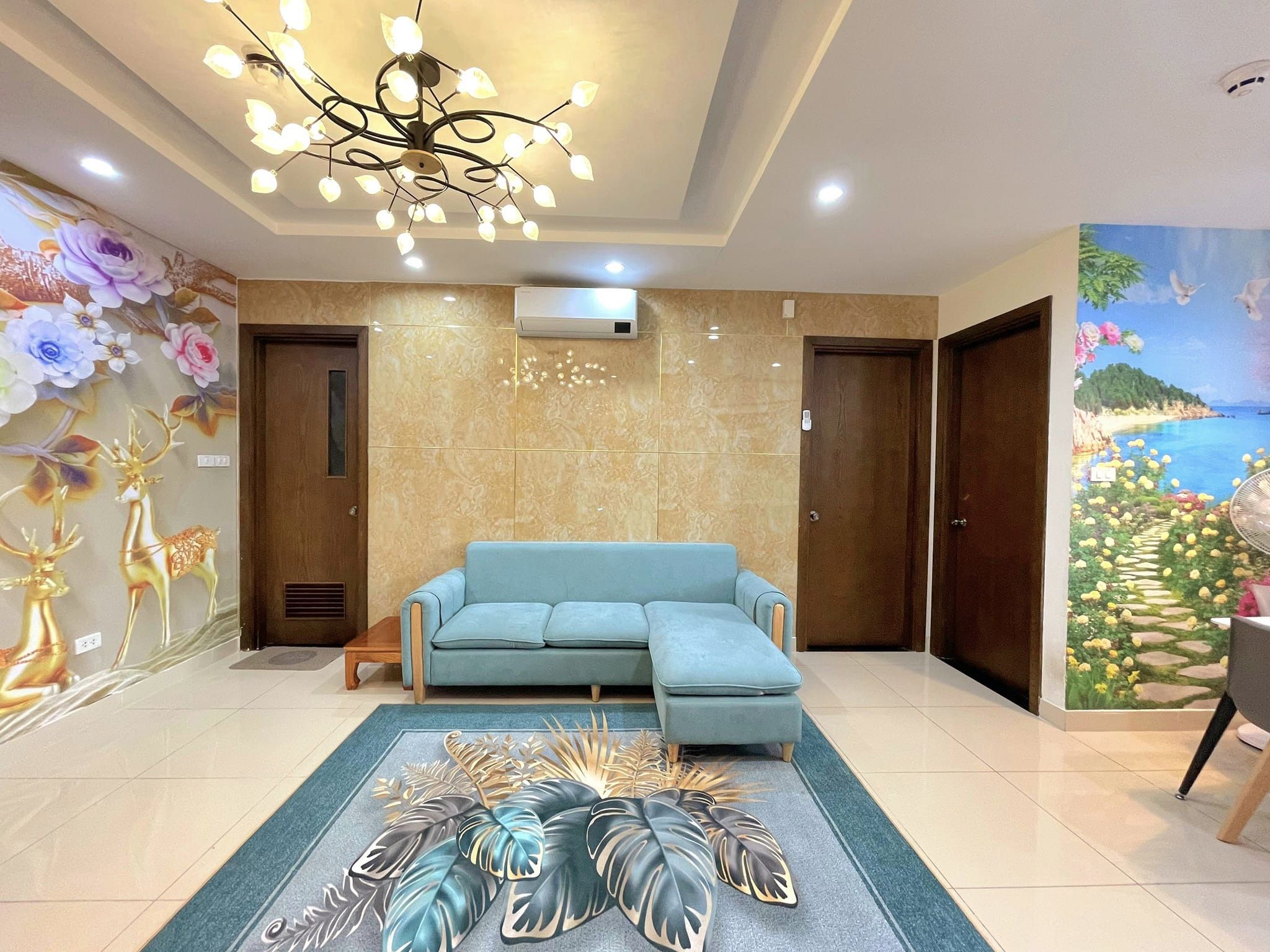 Nhà đẹp - lạc long quân - lô góc ngõ rộng - ô tô qua