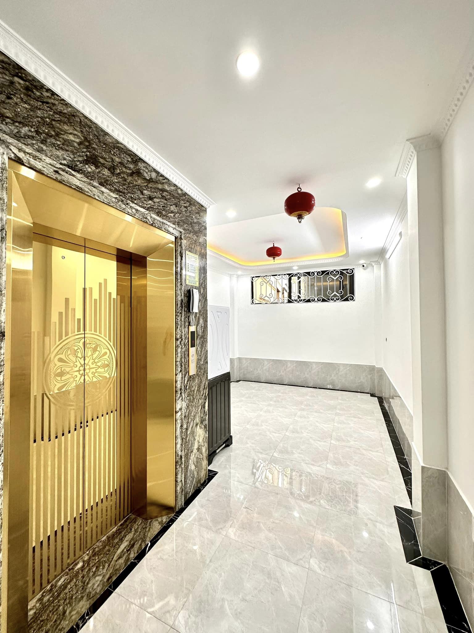 Dòng tiền 70tr/ tháng Phố Trần Khát Chân, Hai Bà Trưng 65m, 7 tầng thang máy, thoáng trước sau.