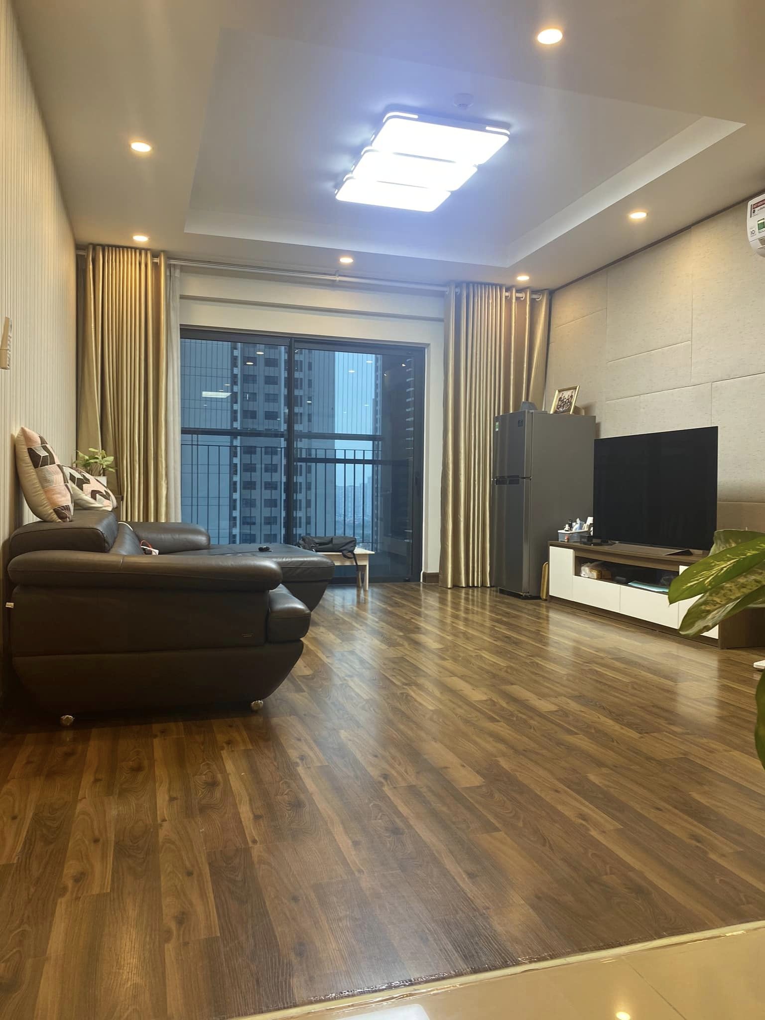 dành cho khách hàng muốn mua 3pn S2 goldmark city giá bán nhỉnh 5ty 130m2