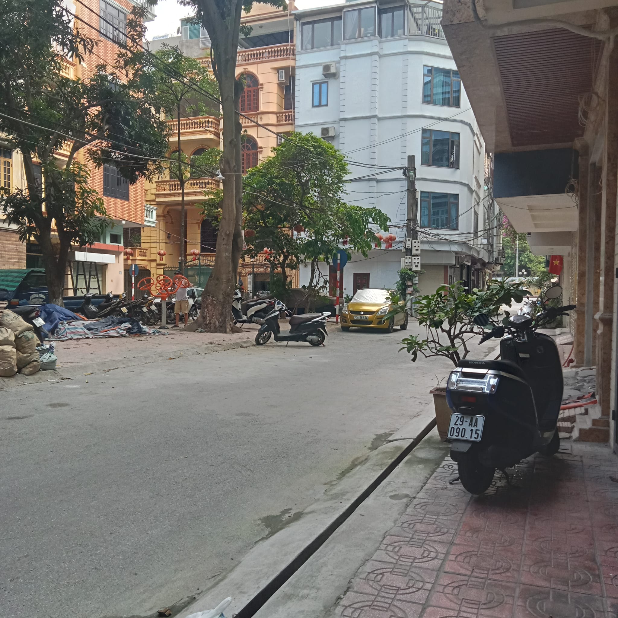 Khu phân lô Hồng Hà quận Ba Đình . Ngõ kinh doanh 4 làn xe ô tô 38m2 x 5 tầng x 9 tỷ