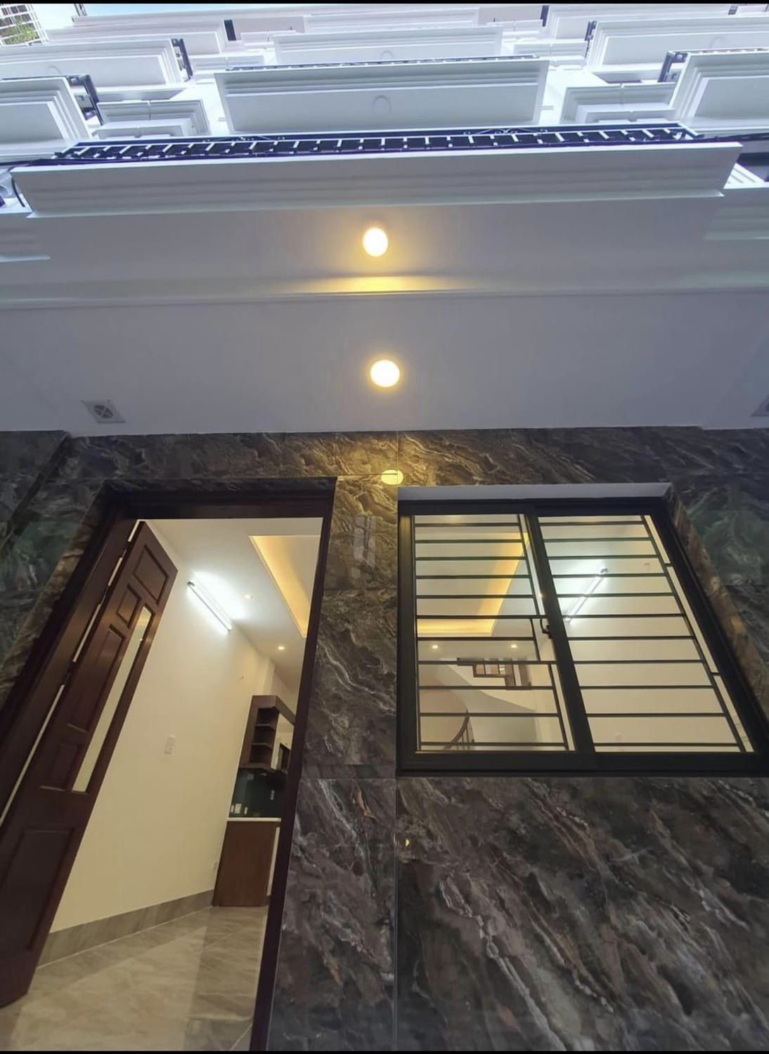 TT Cầu Giấy - Nhà mới xây đẹp - Thiết kế hiện đại - GẦN Ô TÔ - NGÕ THÔNG - Giá 5.3 TỶ