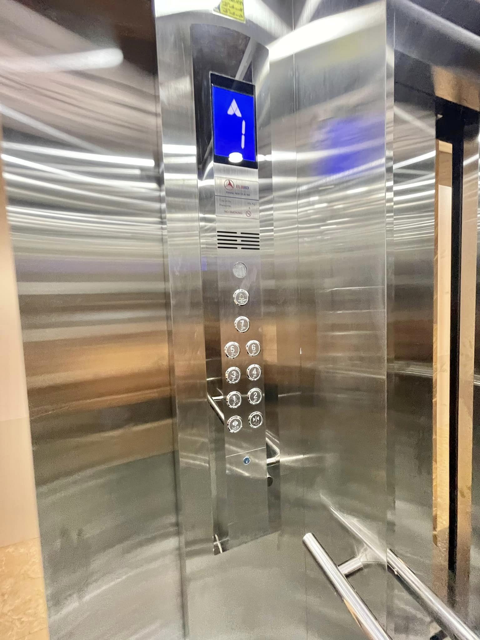 Bán tòa căn hộ Nguyễn Khánh Toàn 8 tầng thang máy giá chỉ 6.8 tỷ