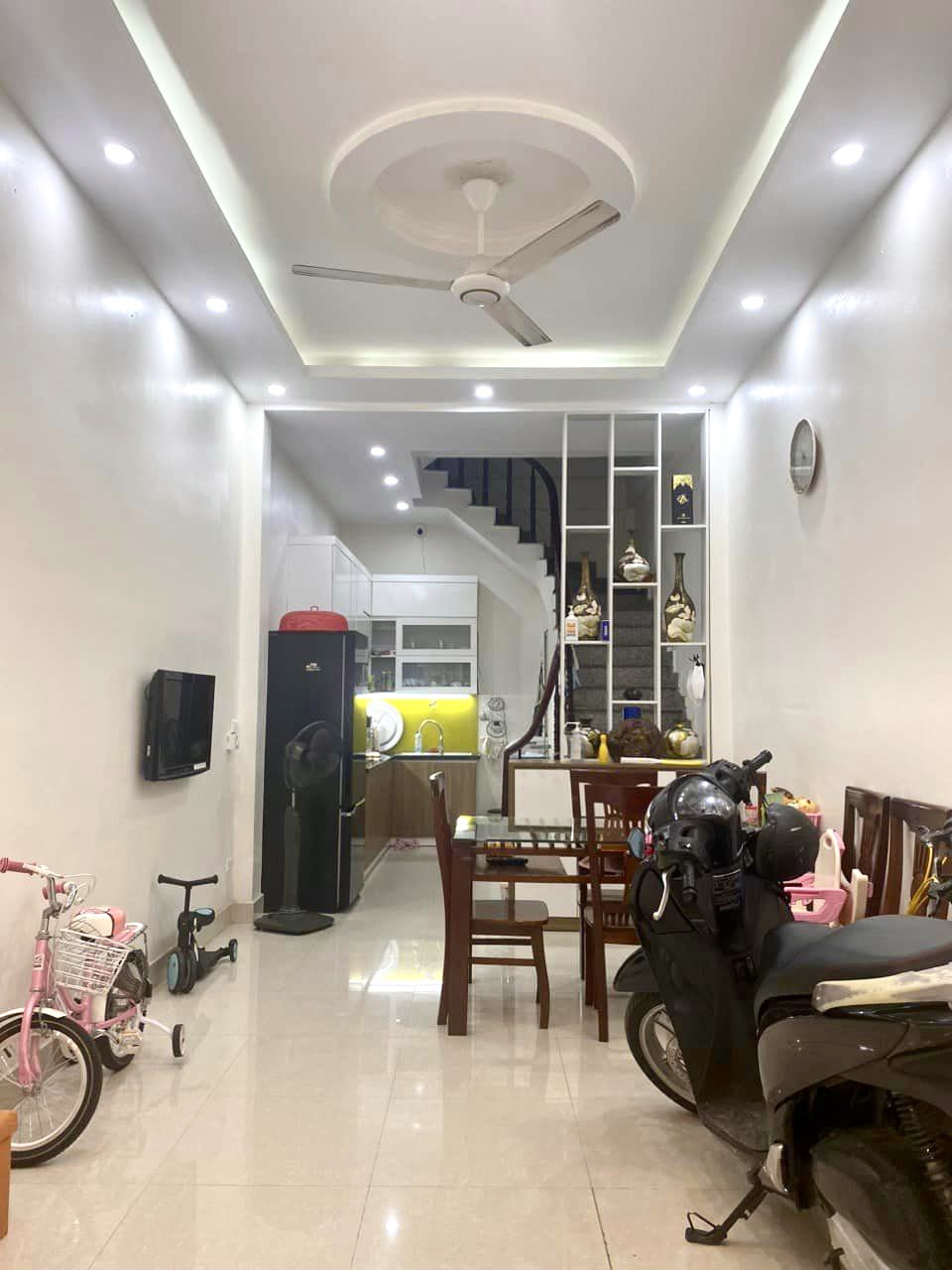 Bán nhà Kim Mã, Ba Đình, ô tô đỗ cửa, nhà lô góc 3 mặt thoáng, gần phố. Giá 5.35 tỷ