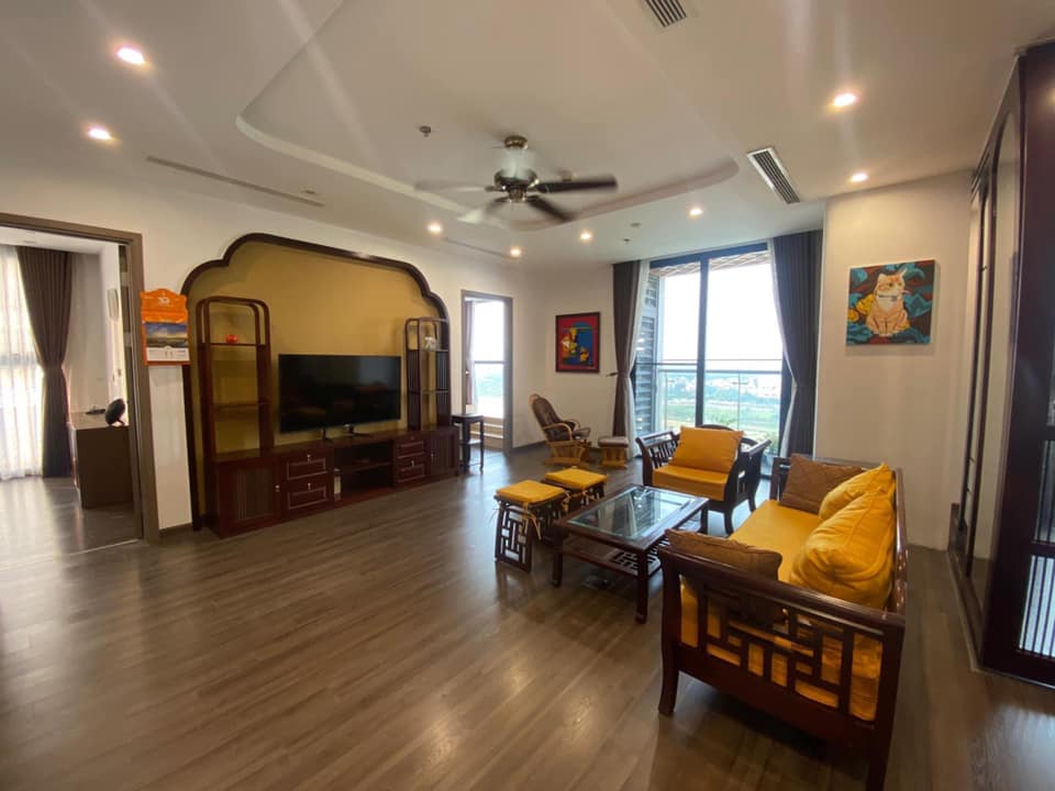 Cần cho thuê siêu phẩm 2 căn đập thông tại VinHome Symphony. Đầy đủ nội thất.