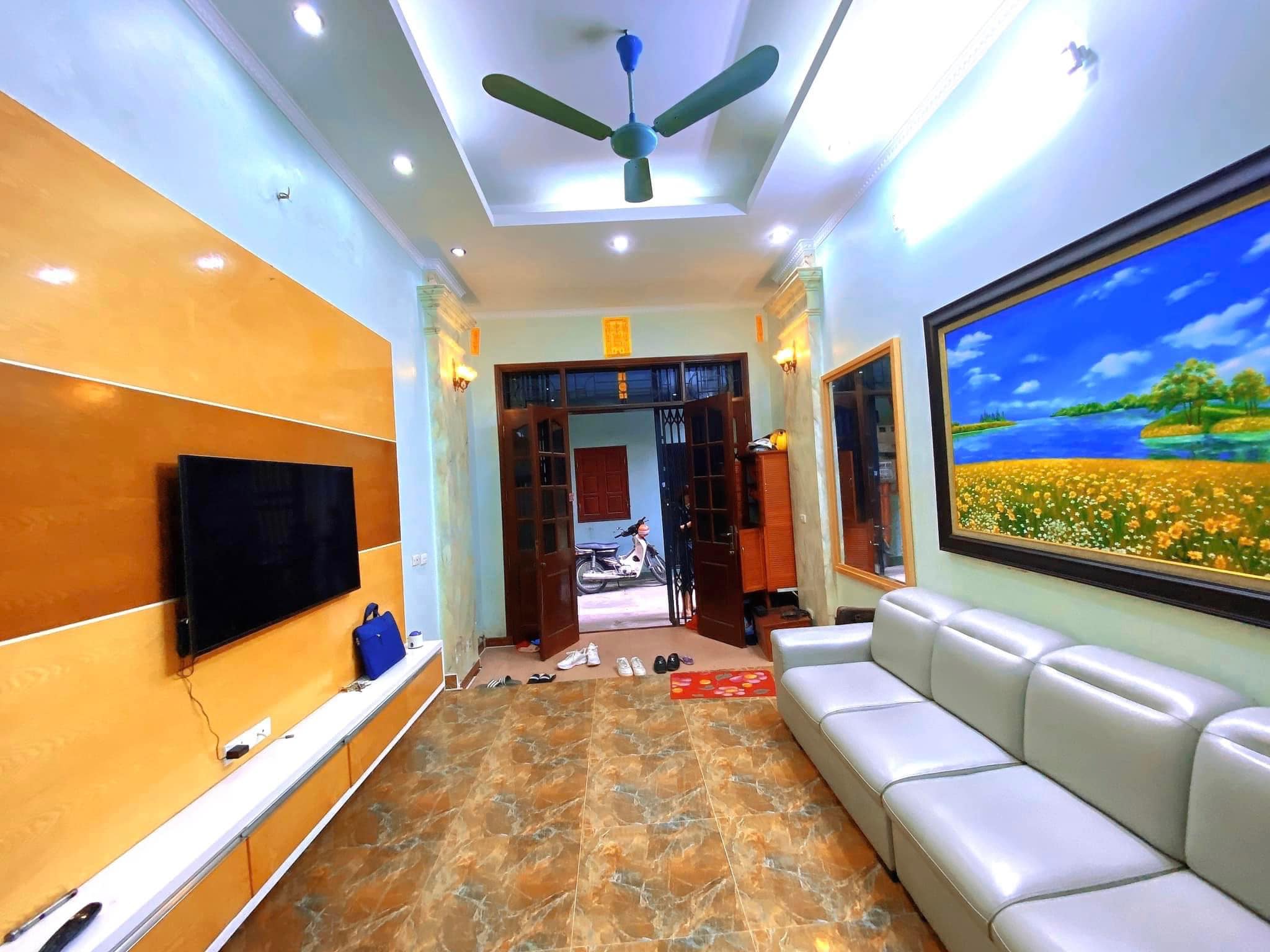 BÁN NHÀ 5 TÂNG TRẦN CUNG CẦU GIẤY - 2 MẶT NGÕ - PHÂN LÔ QUÂN ĐỘI - Ô TÔ ĐỖ CỬA - 5M SÂN CHƠI - NHÀ ĐẸP CHẮC CHẮN.