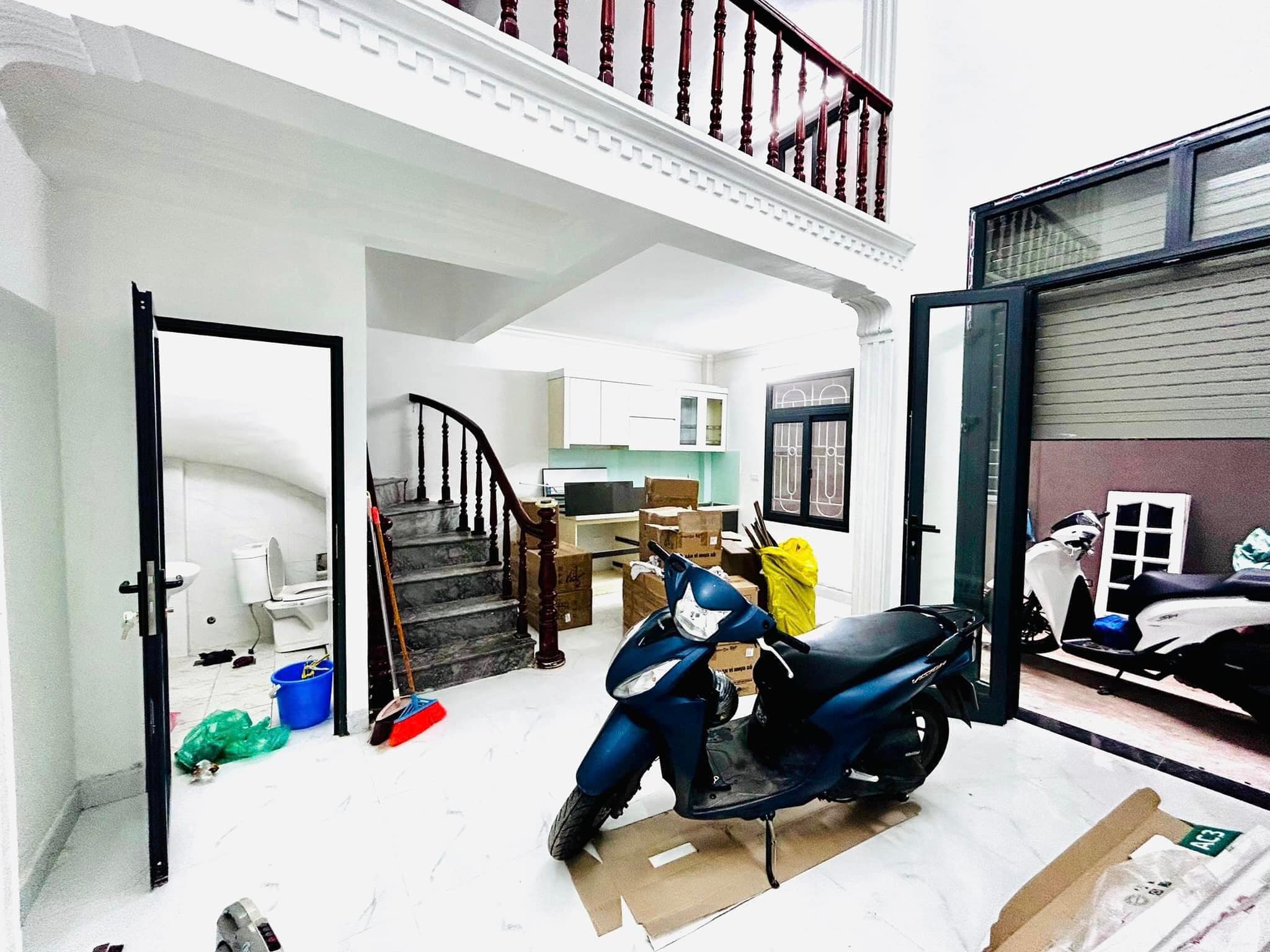 Bán Nhà Minh Khai Hai Bà Trưng Giá 4.2 tỷ +DT: 40m2 x 5 tầng