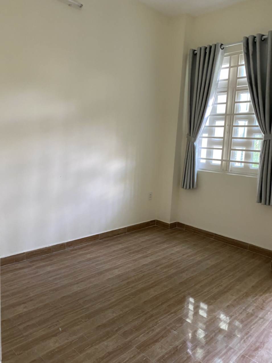 Chủ ngộp giảm sâu 1tỷ,bán rẻ nhà hẻm ô tô 10m Lạc Long Quân, P8,Tân Bình, 26m2,2tầng nhỉnh 2tỷ