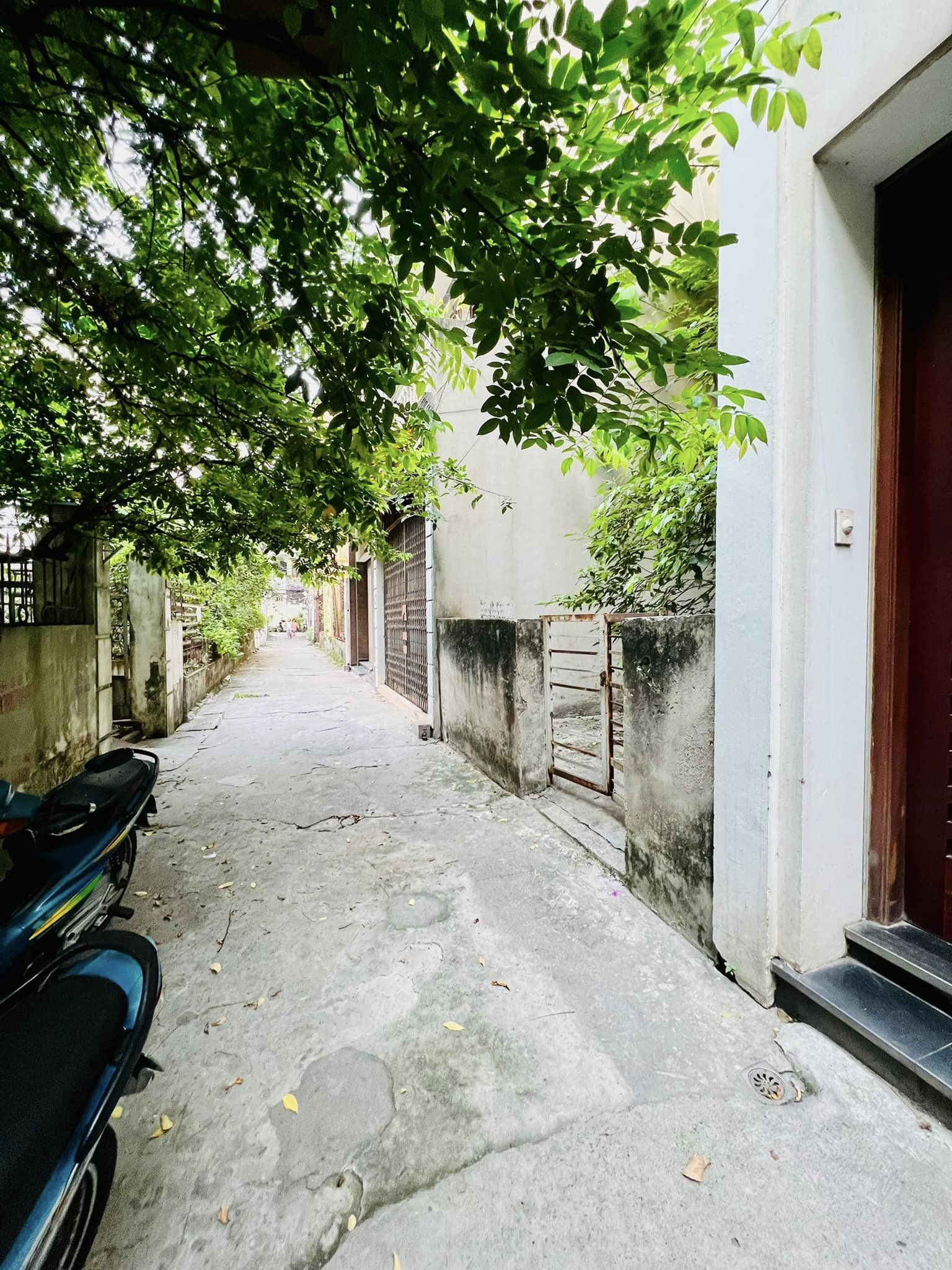 ĐẤT HIẾM - NỞ HẬU - NGÕ 4M - 40M RA PHỐ MỚI HẠ YÊN QUYẾT - SAU NHÀ LÀ LƯNG TRƯỜNG MẦM NON YÊN HOÀ